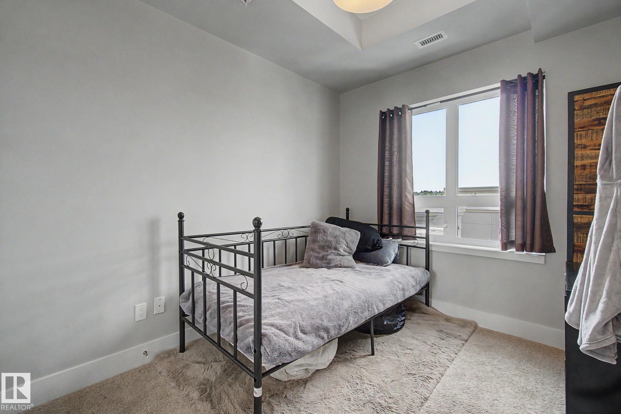 #810 200 BELLEROSE DR