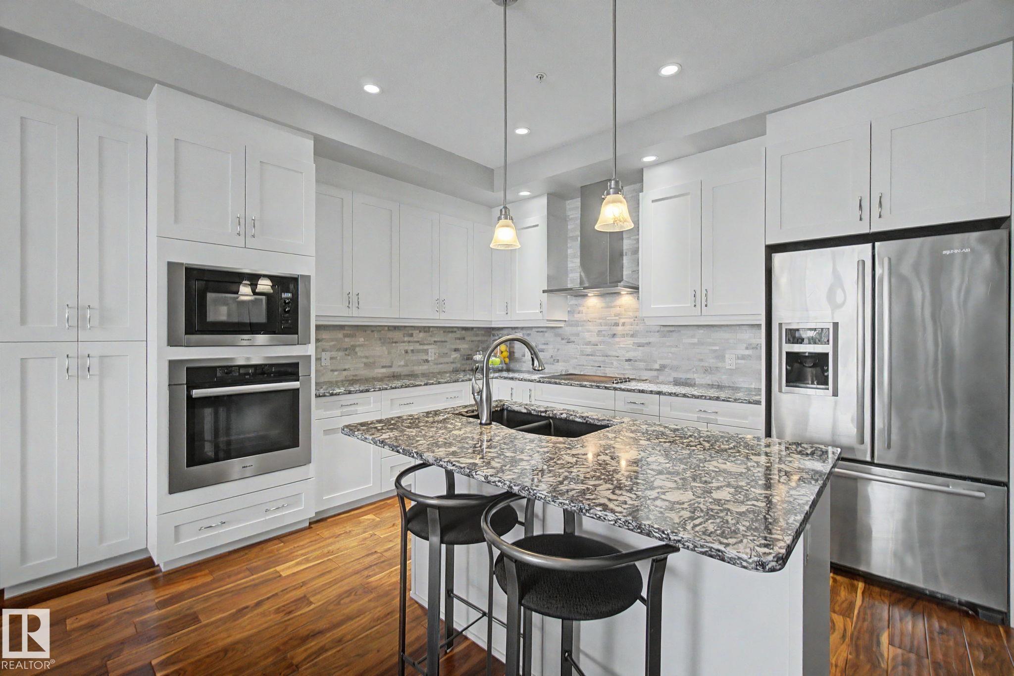 #810 200 BELLEROSE DR