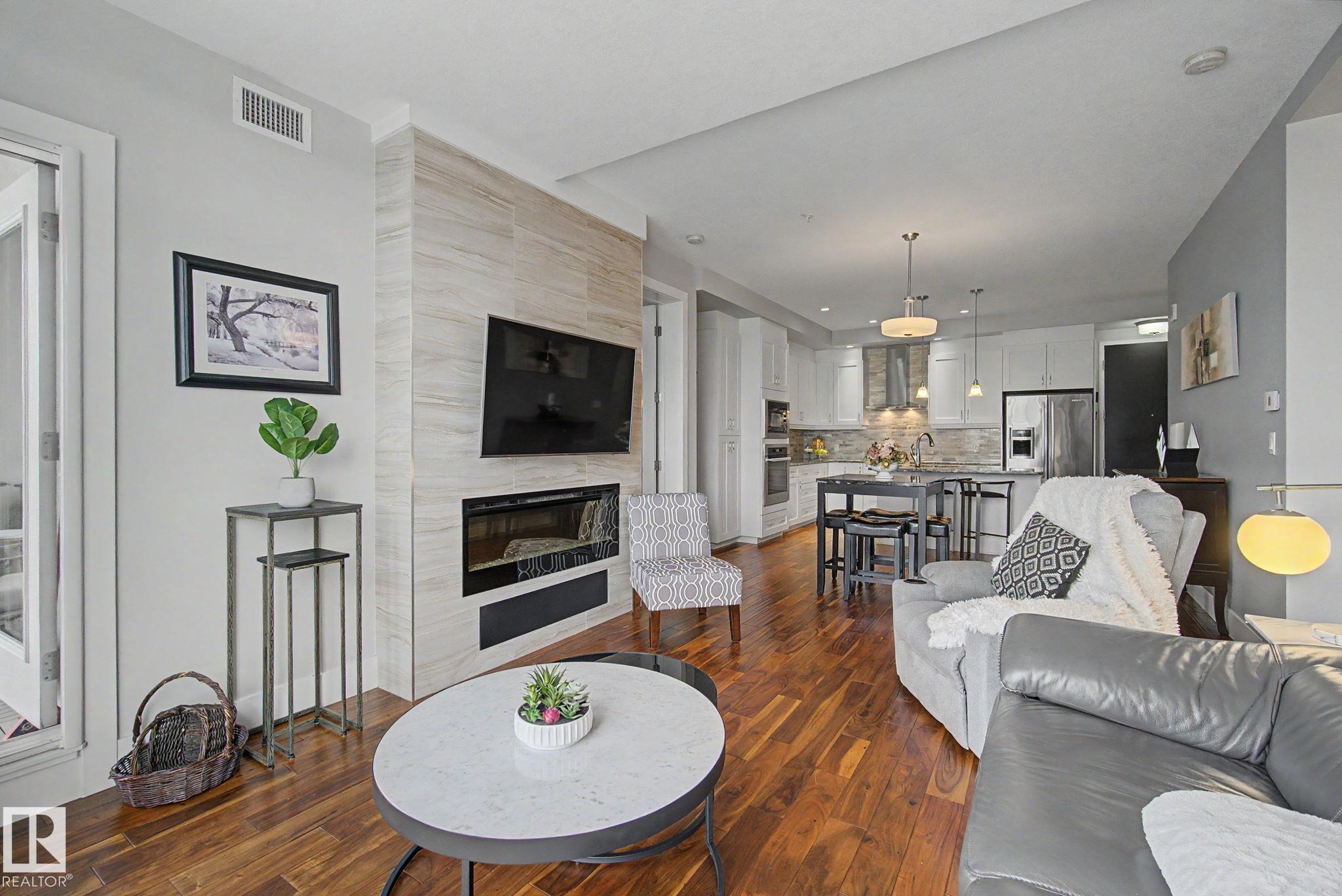 #810 200 BELLEROSE DR