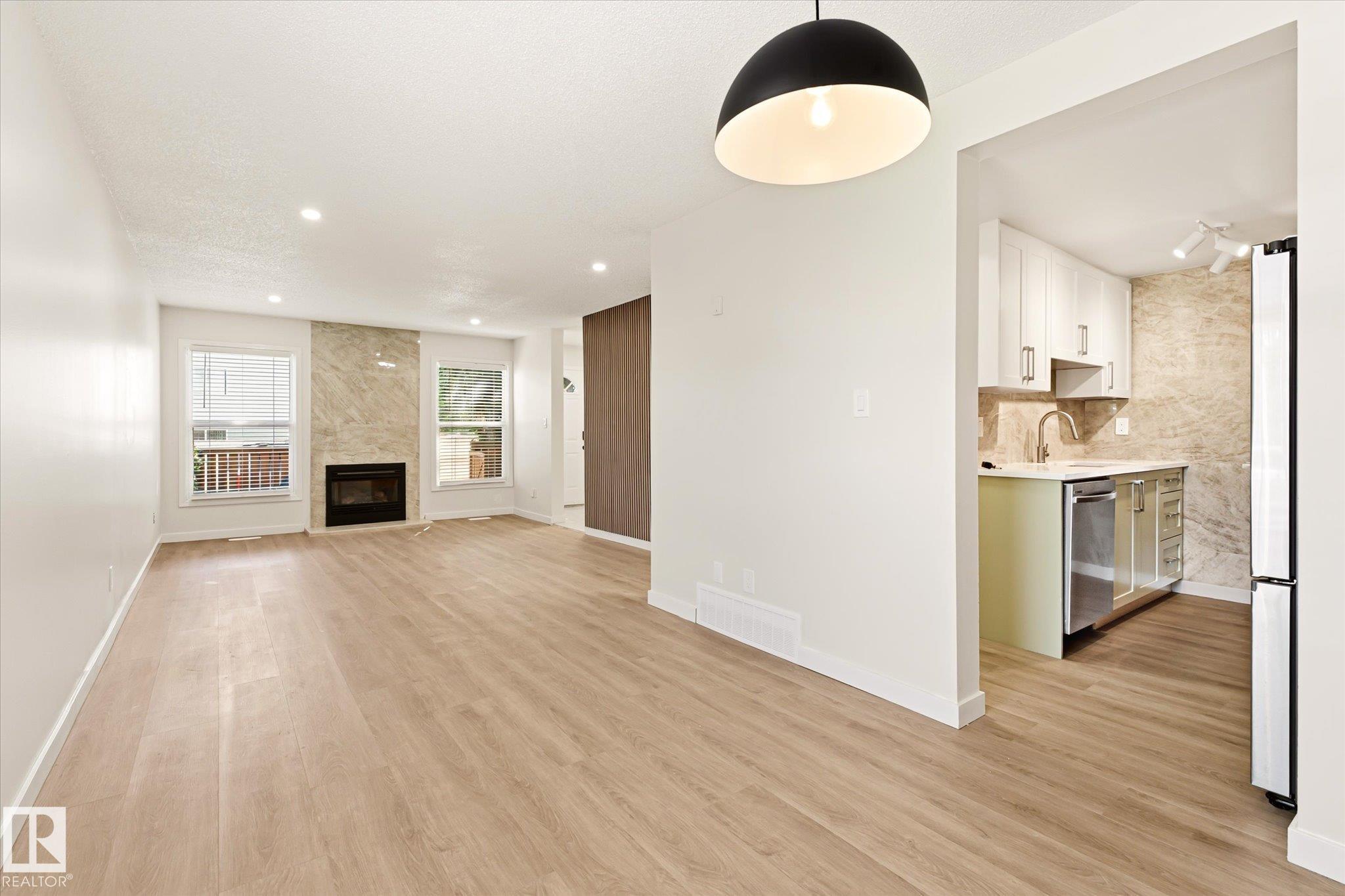 18439 66 AV NW