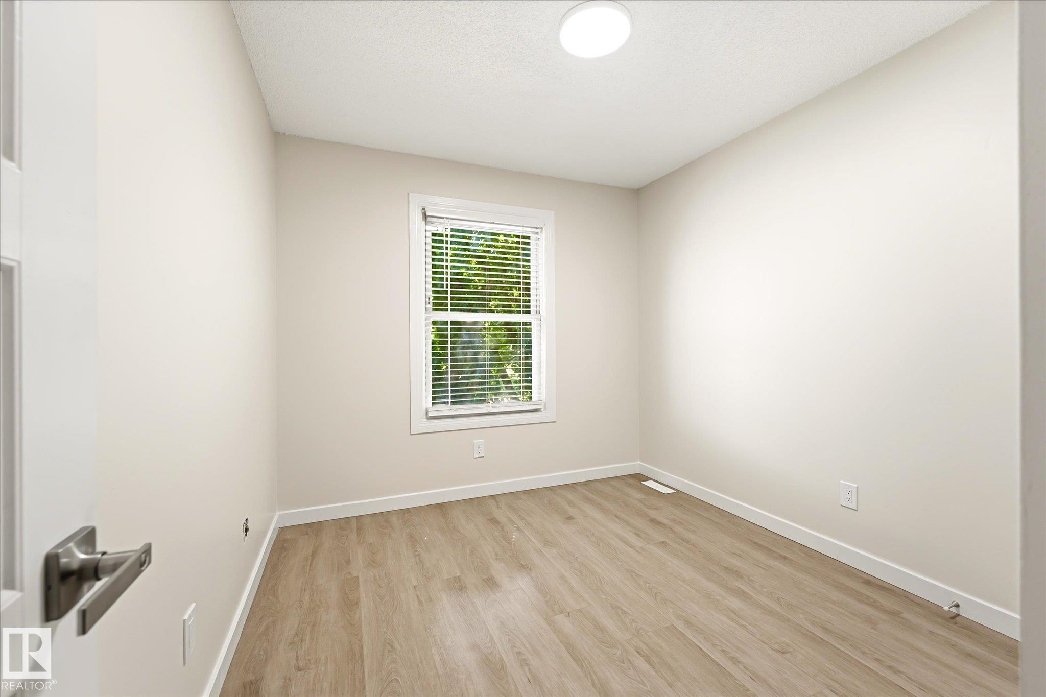 18439 66 AV NW