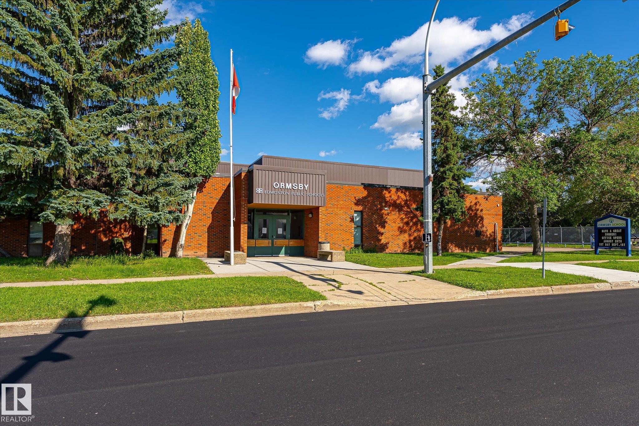 18439 66 AV NW