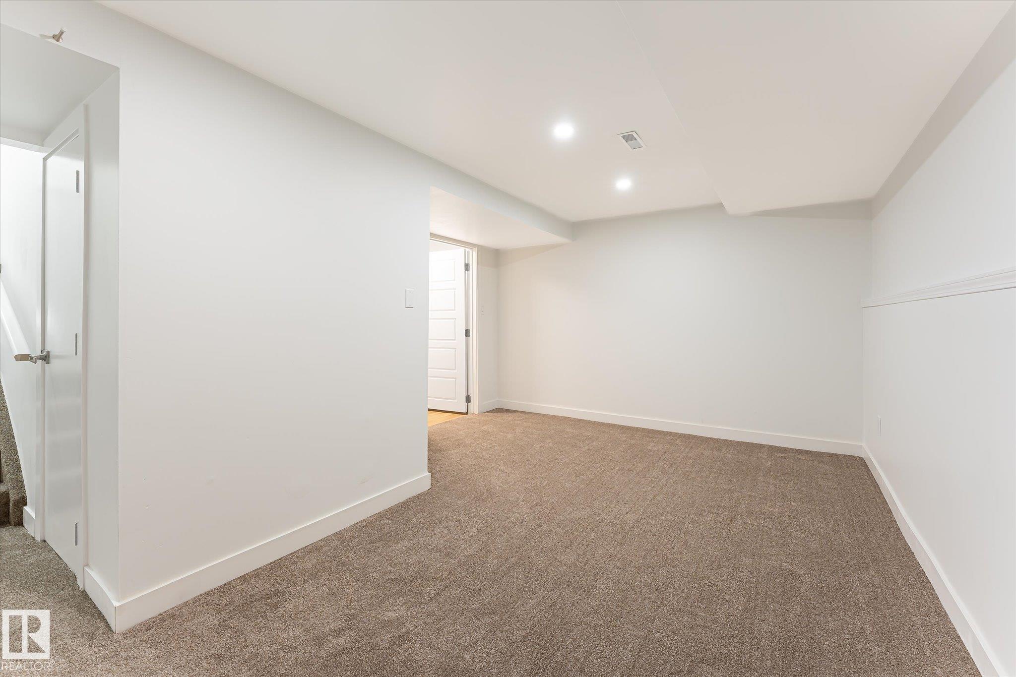 18439 66 AV NW