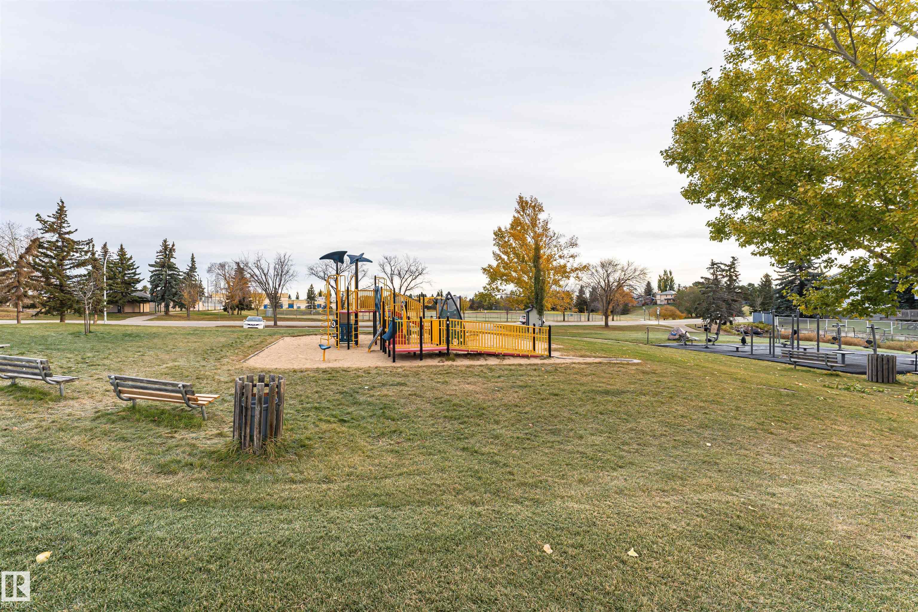 18 ABERDEEN WY