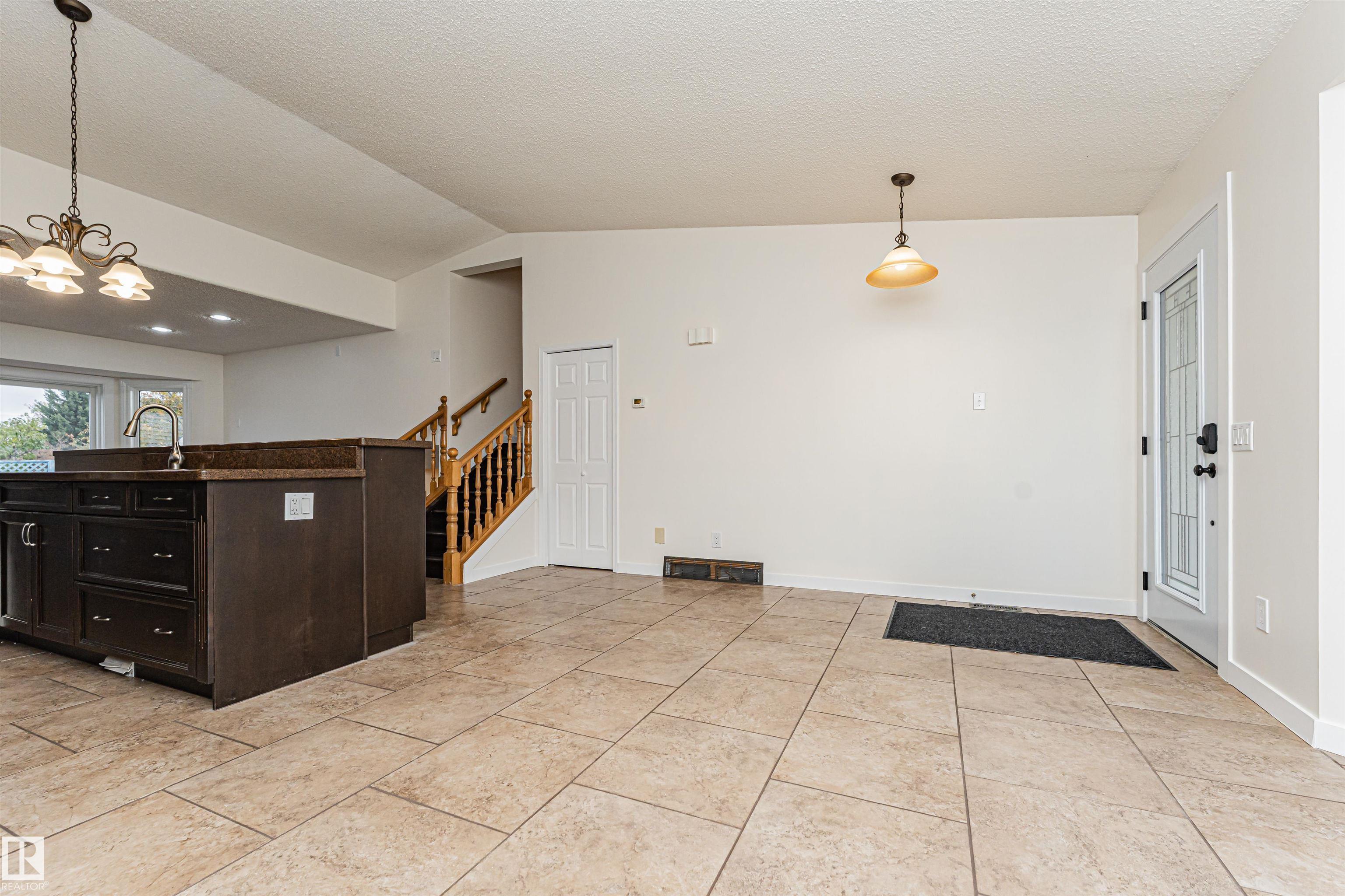18 ABERDEEN WY