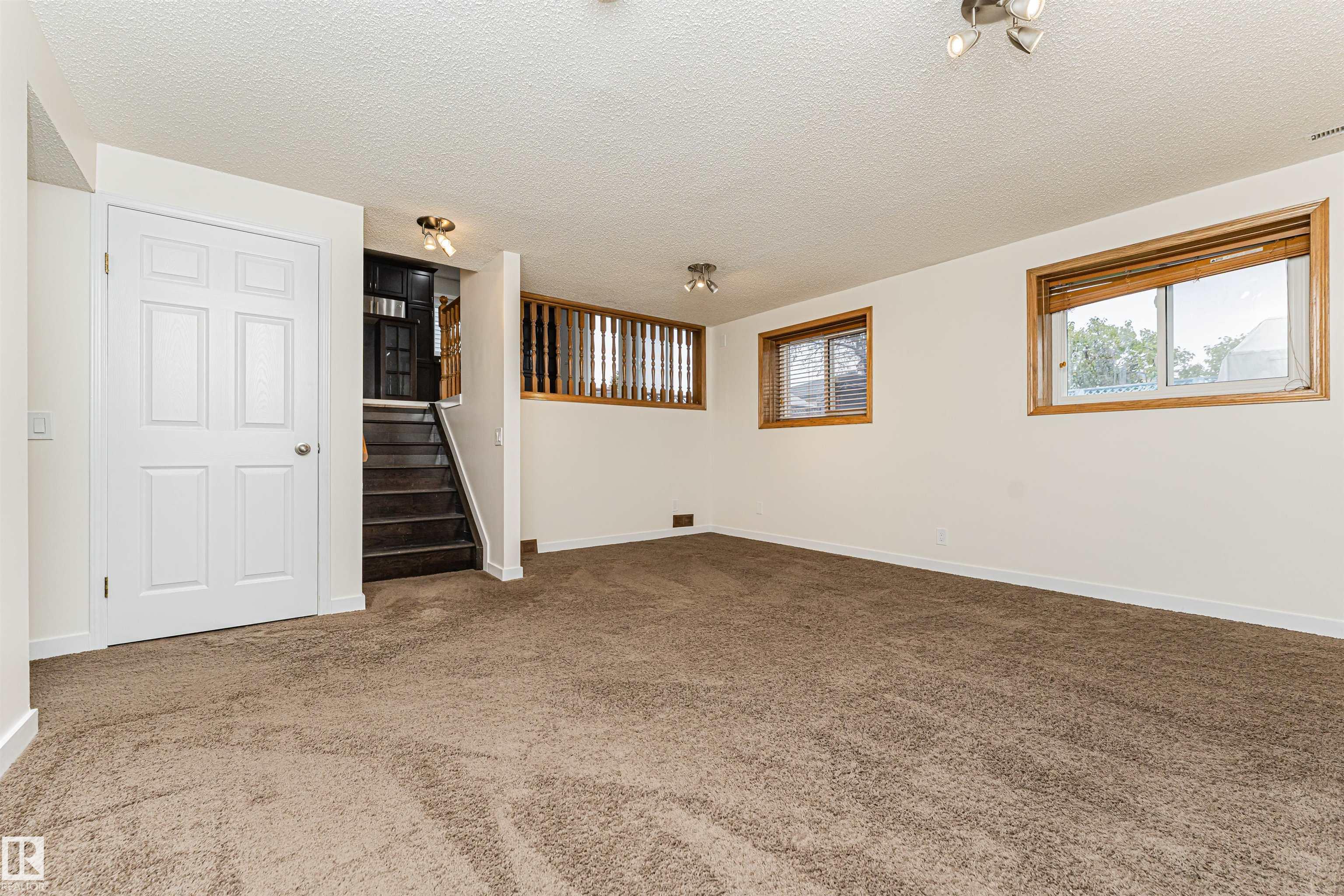 18 ABERDEEN WY