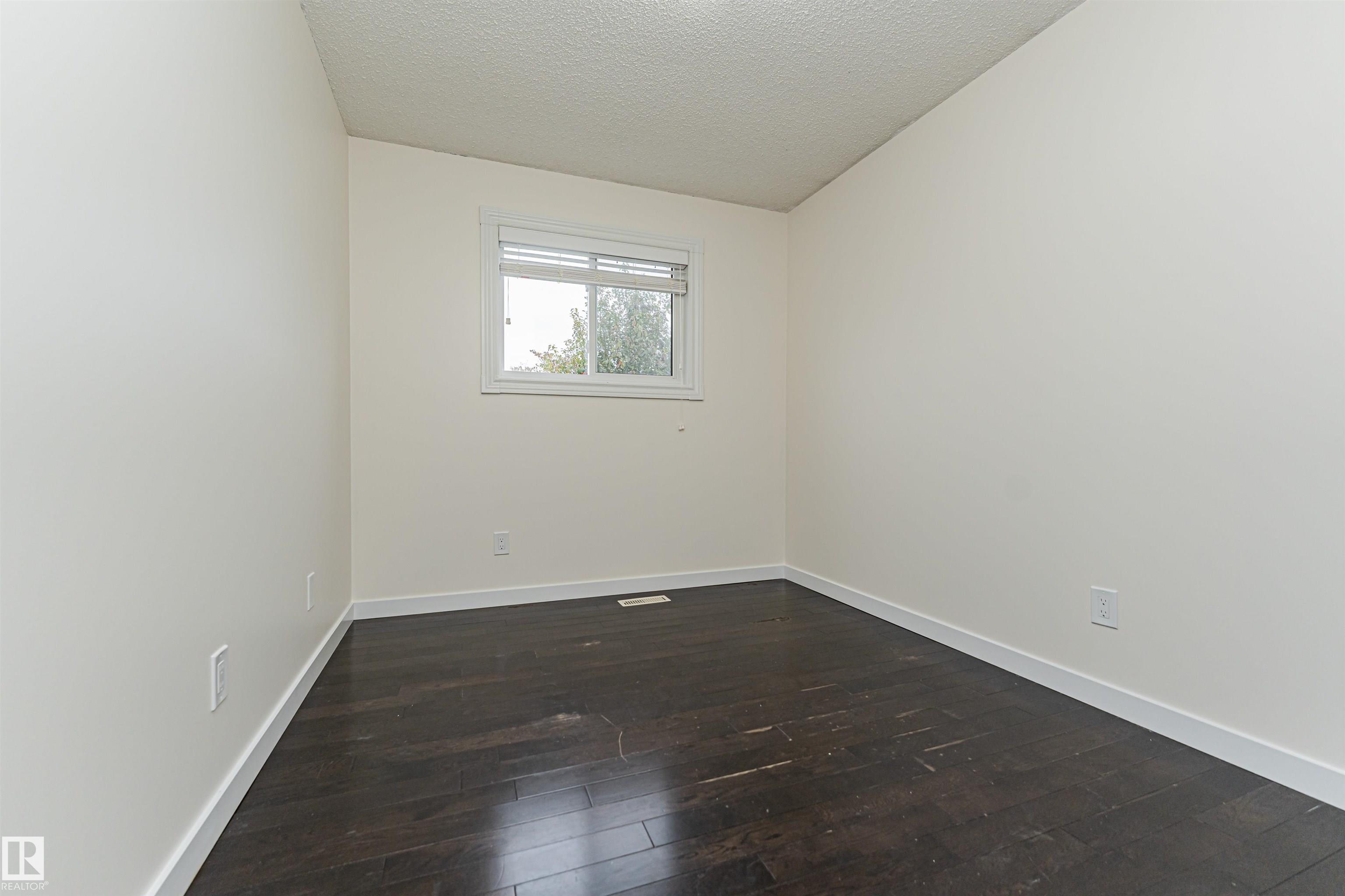 18 ABERDEEN WY