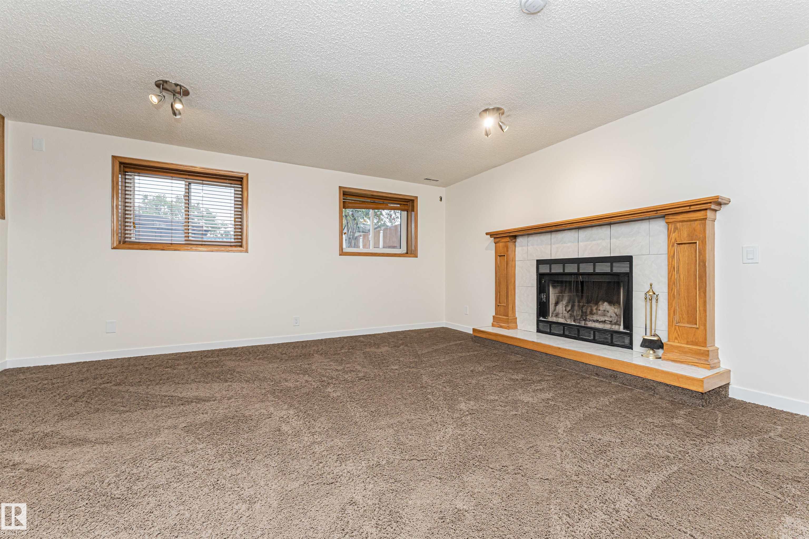 18 ABERDEEN WY