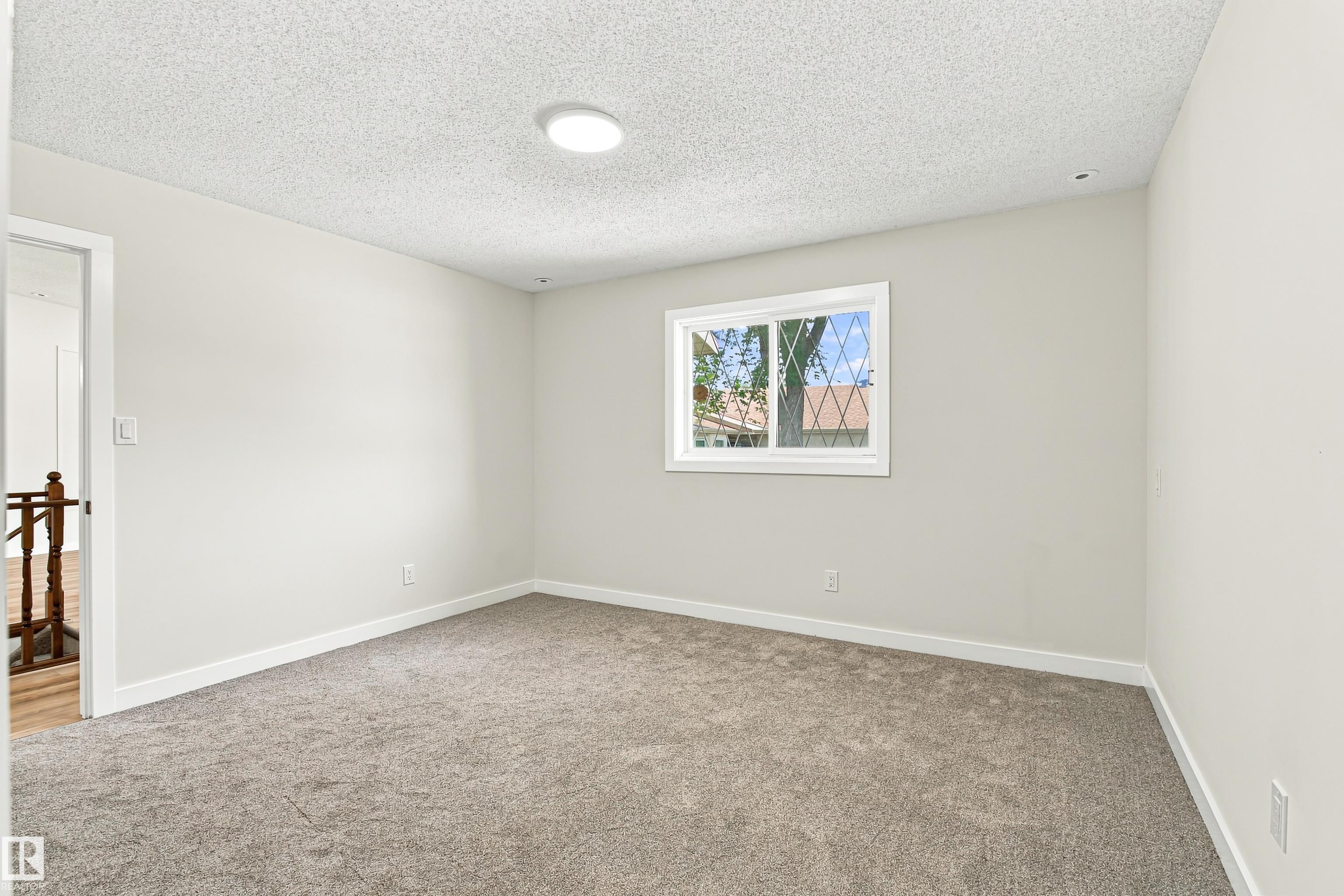 #21 9375 172 ST NW