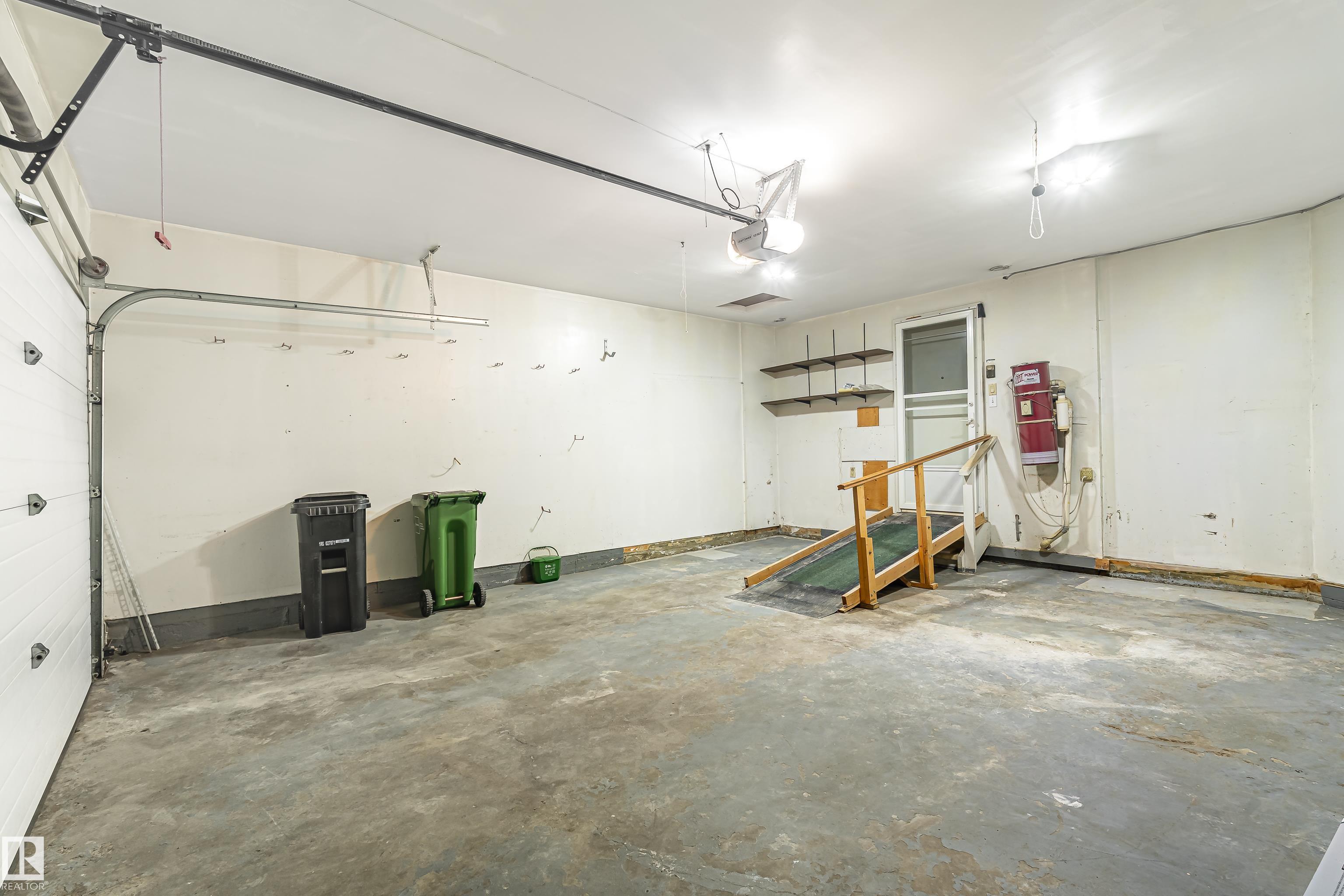 #21 9375 172 ST NW