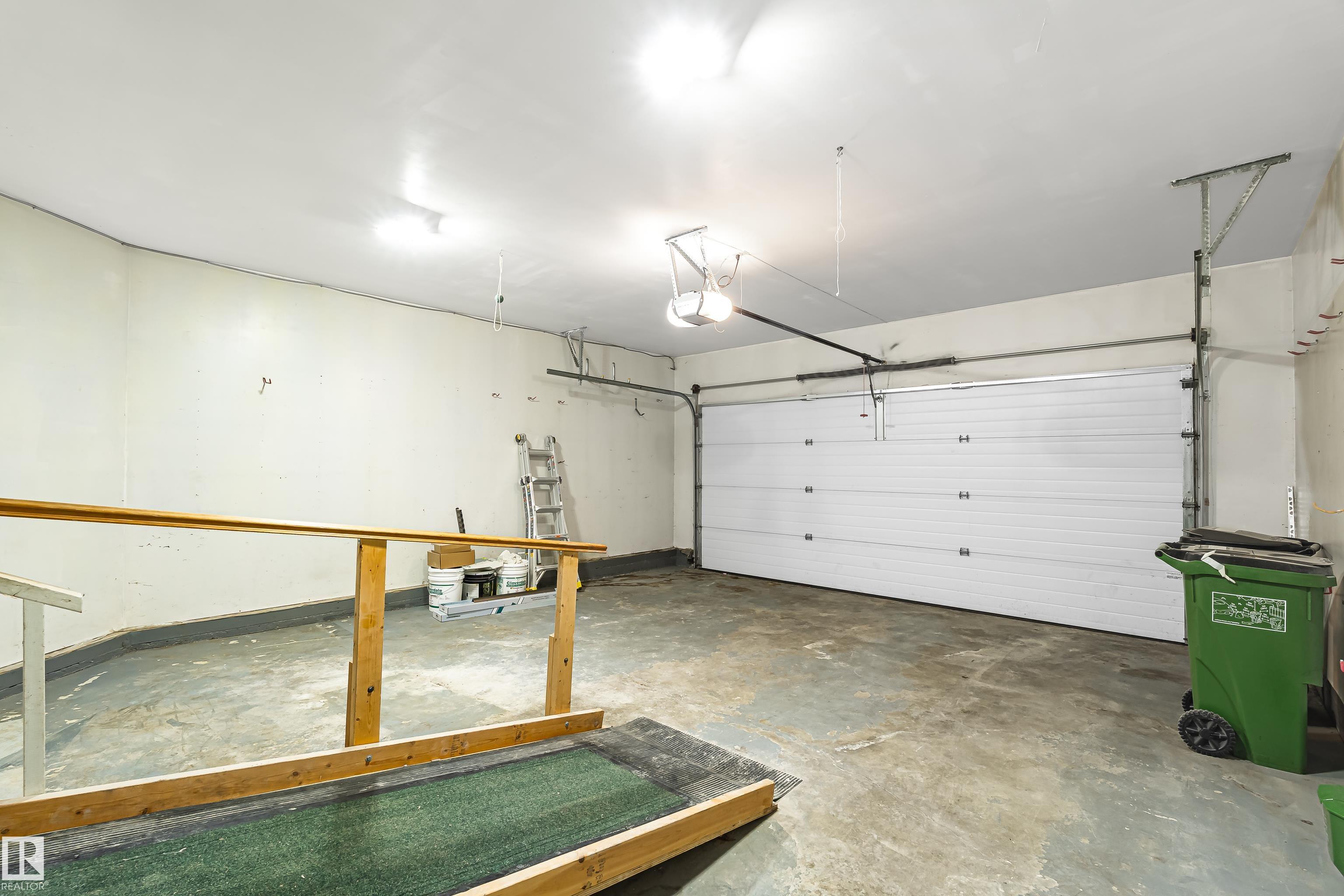 #21 9375 172 ST NW