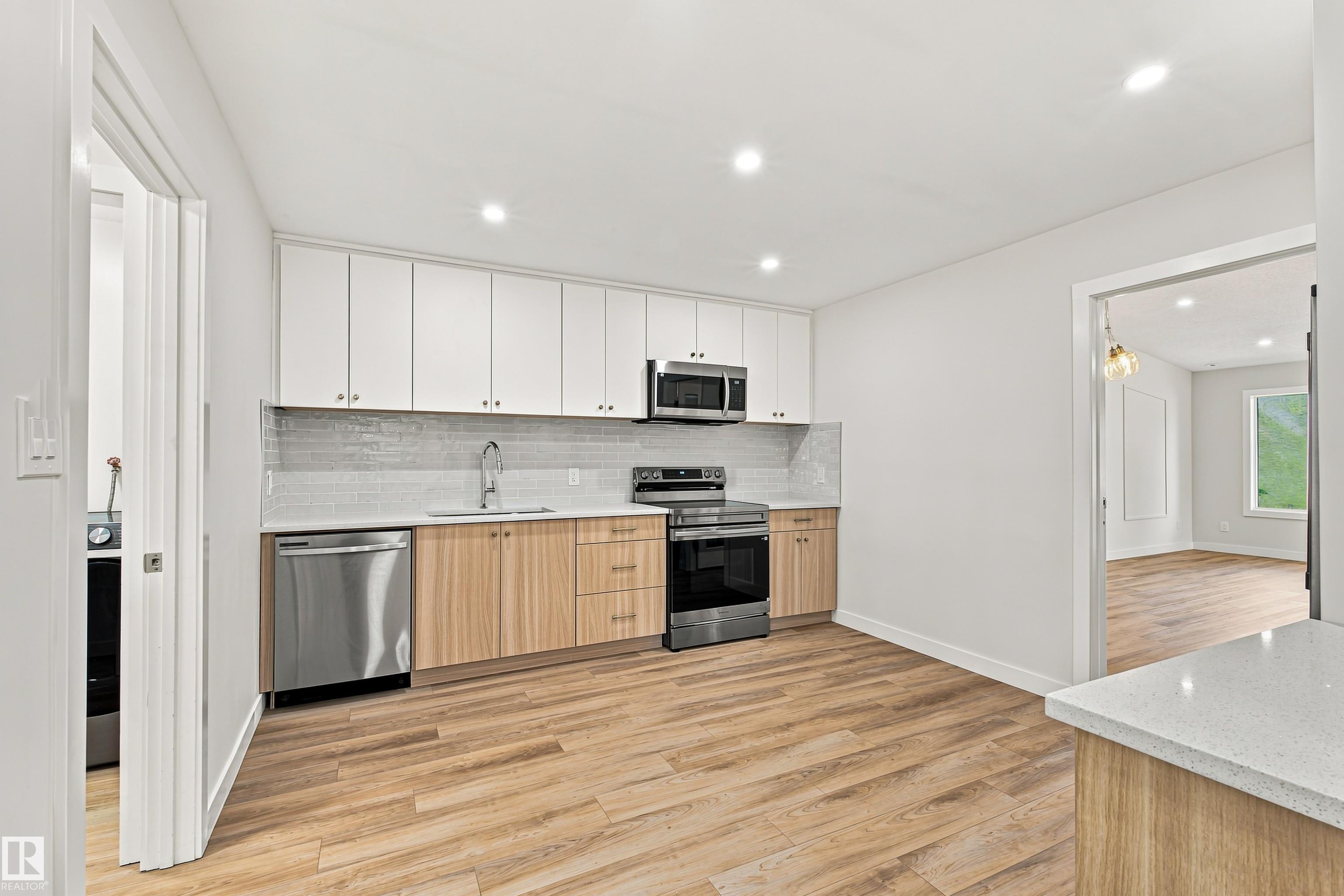 #21 9375 172 ST NW