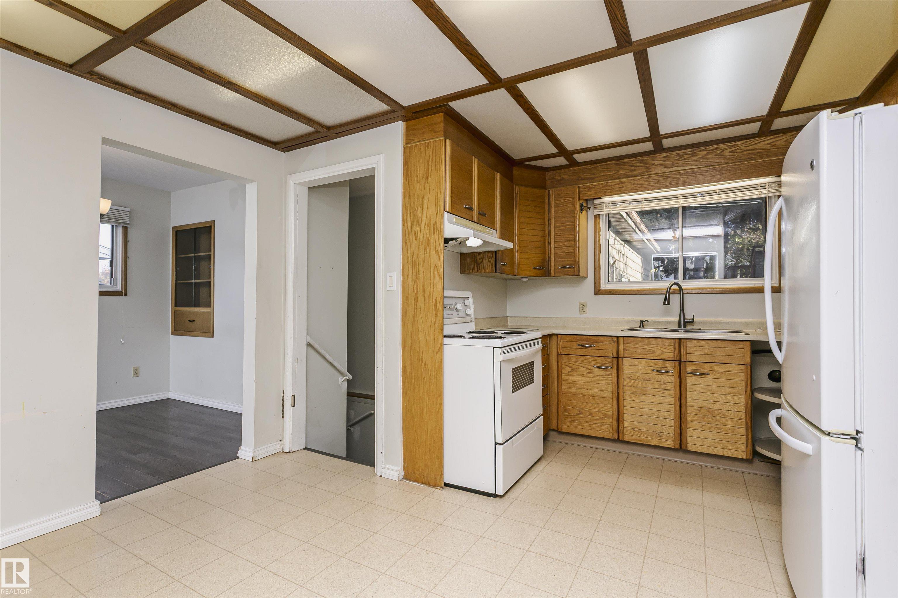 7 SHERIDAN DR