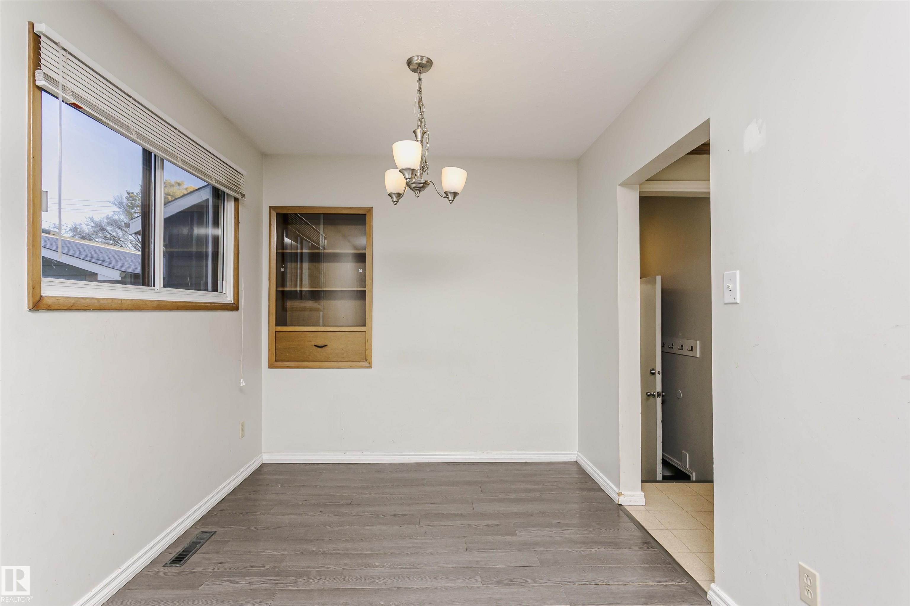 7 SHERIDAN DR