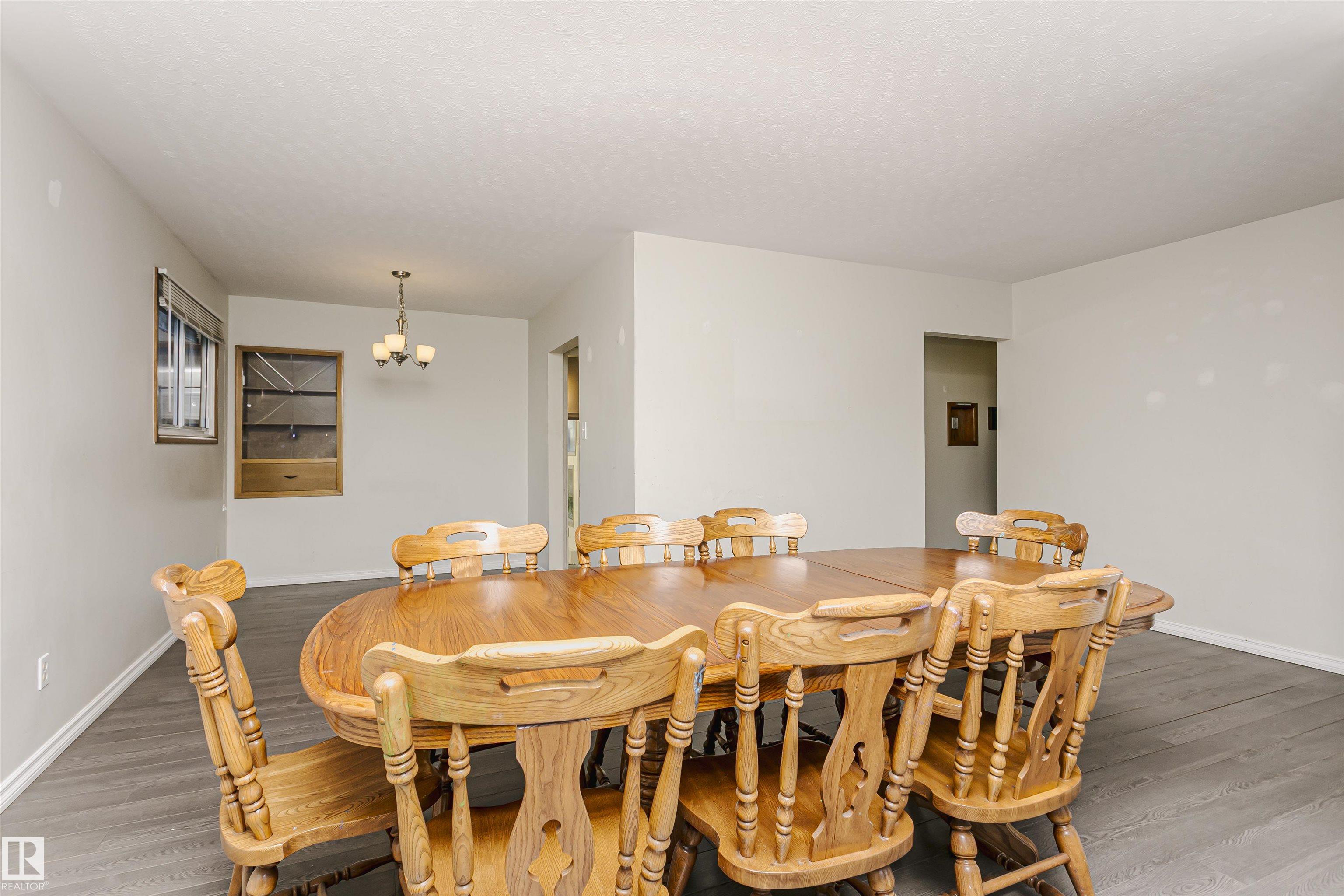 7 SHERIDAN DR