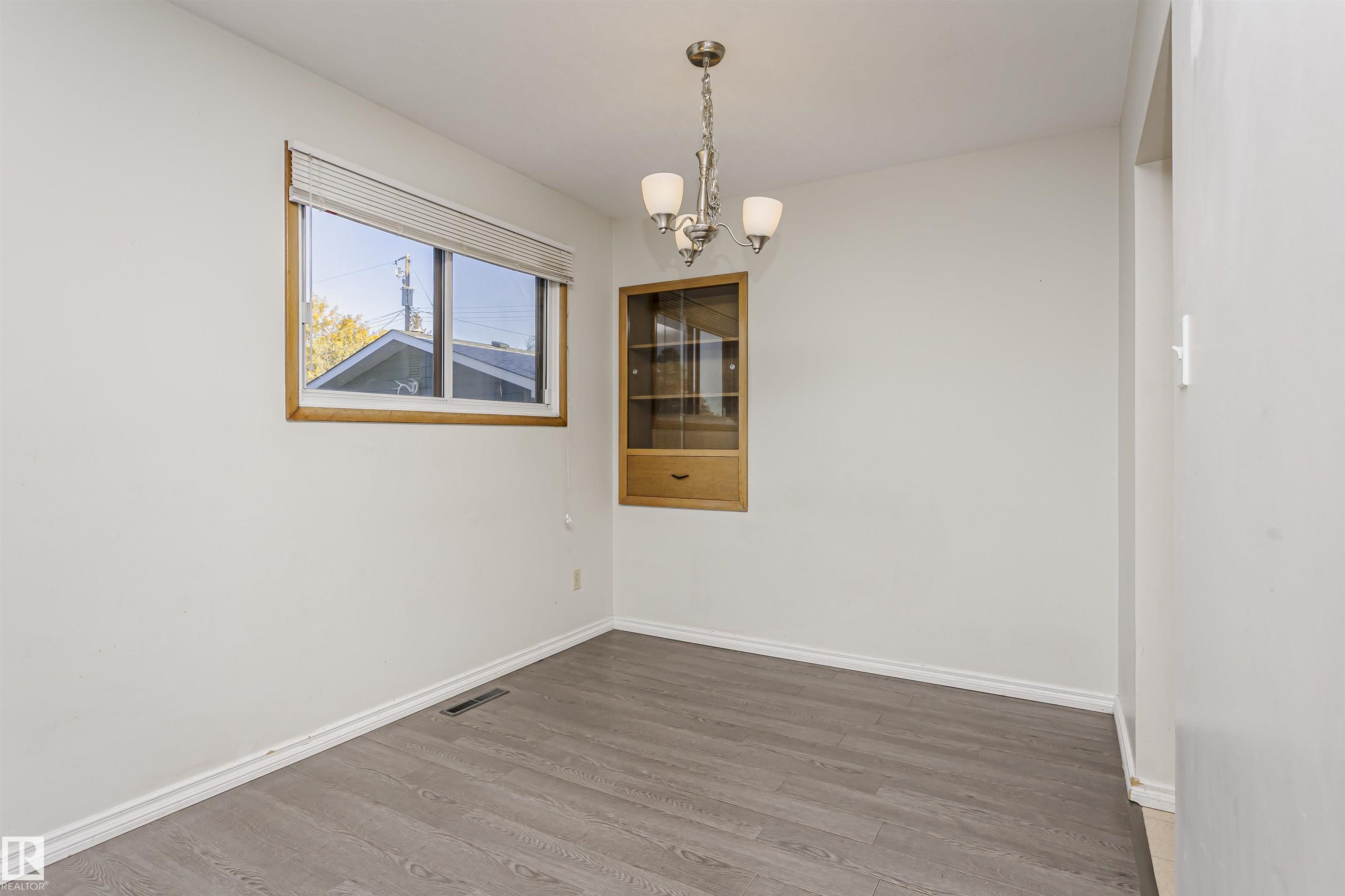 7 SHERIDAN DR