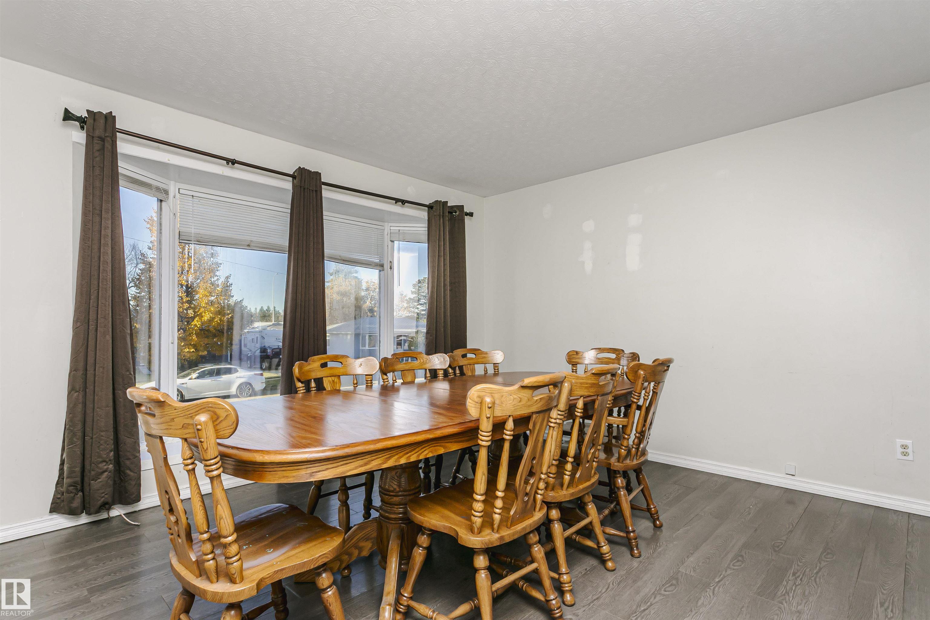 7 SHERIDAN DR