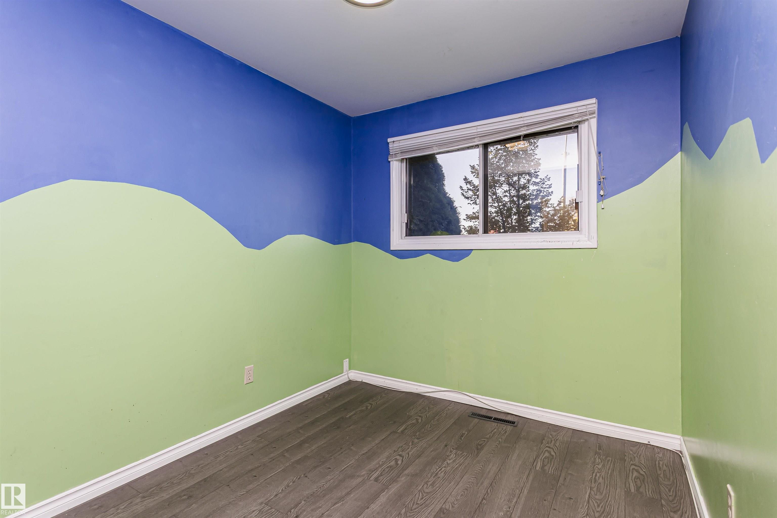 7 SHERIDAN DR