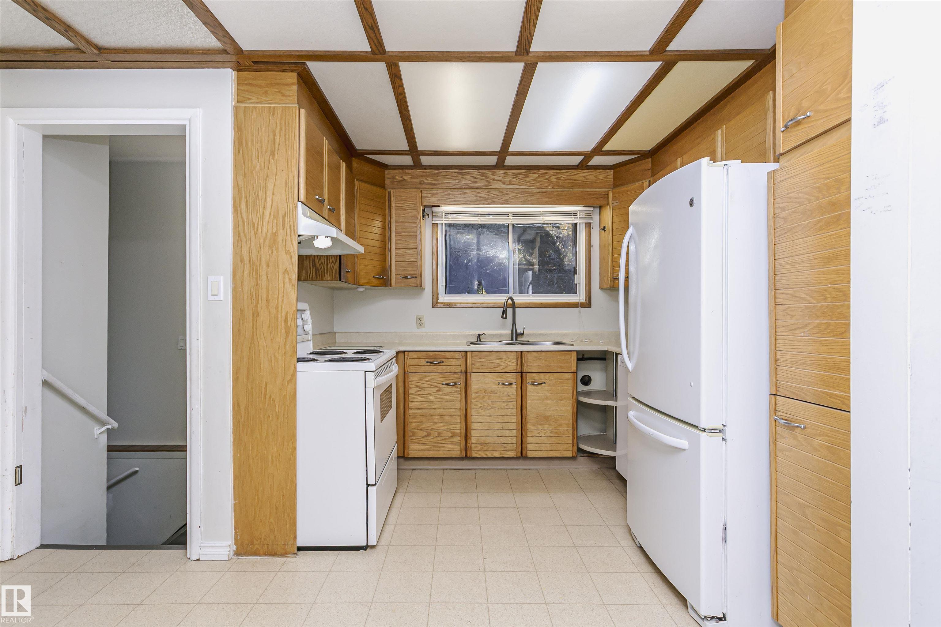 7 SHERIDAN DR