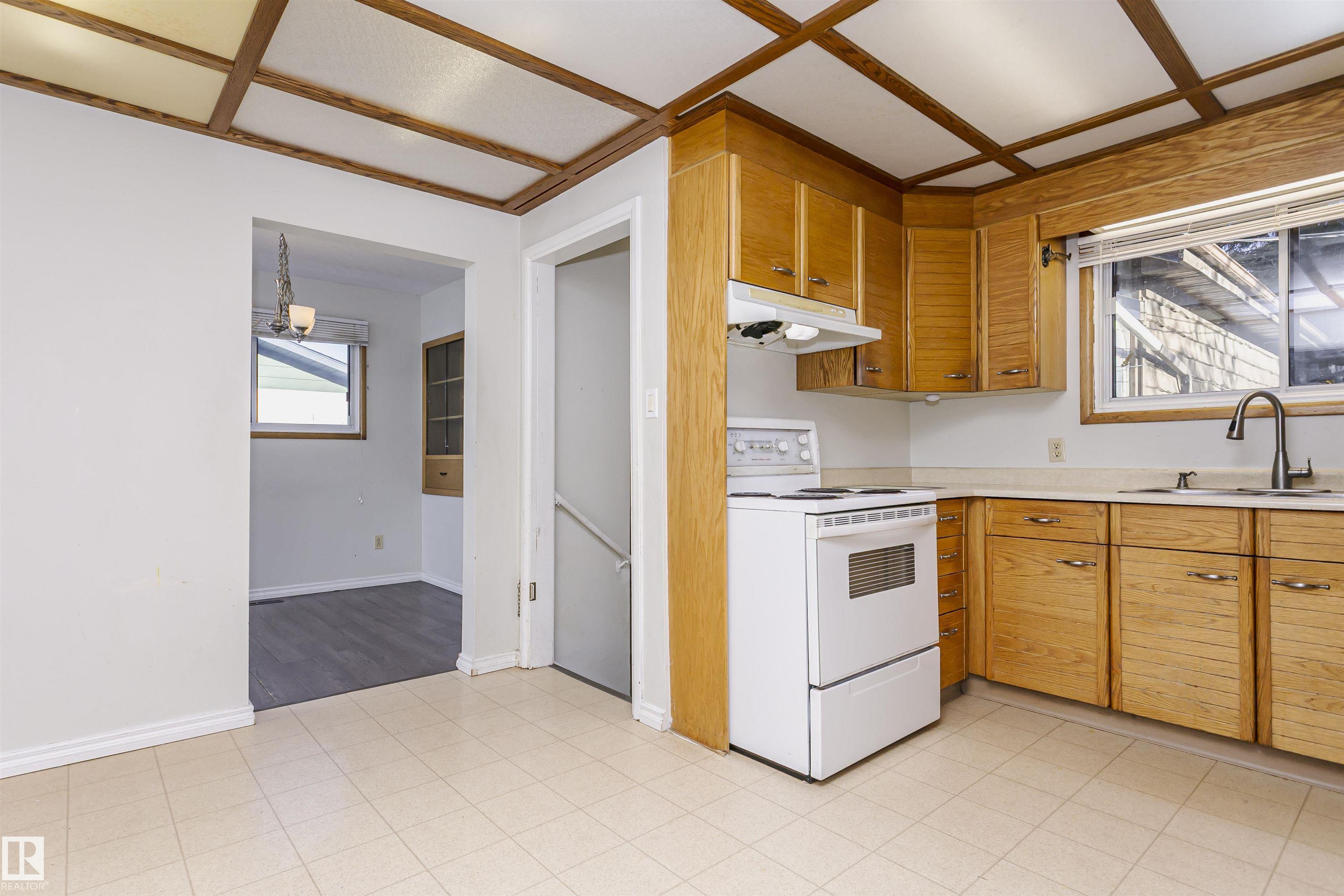 7 SHERIDAN DR