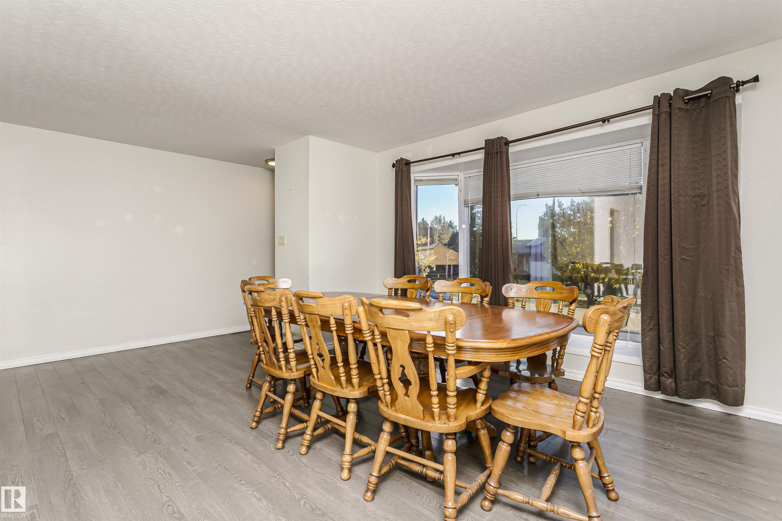 7 SHERIDAN DR