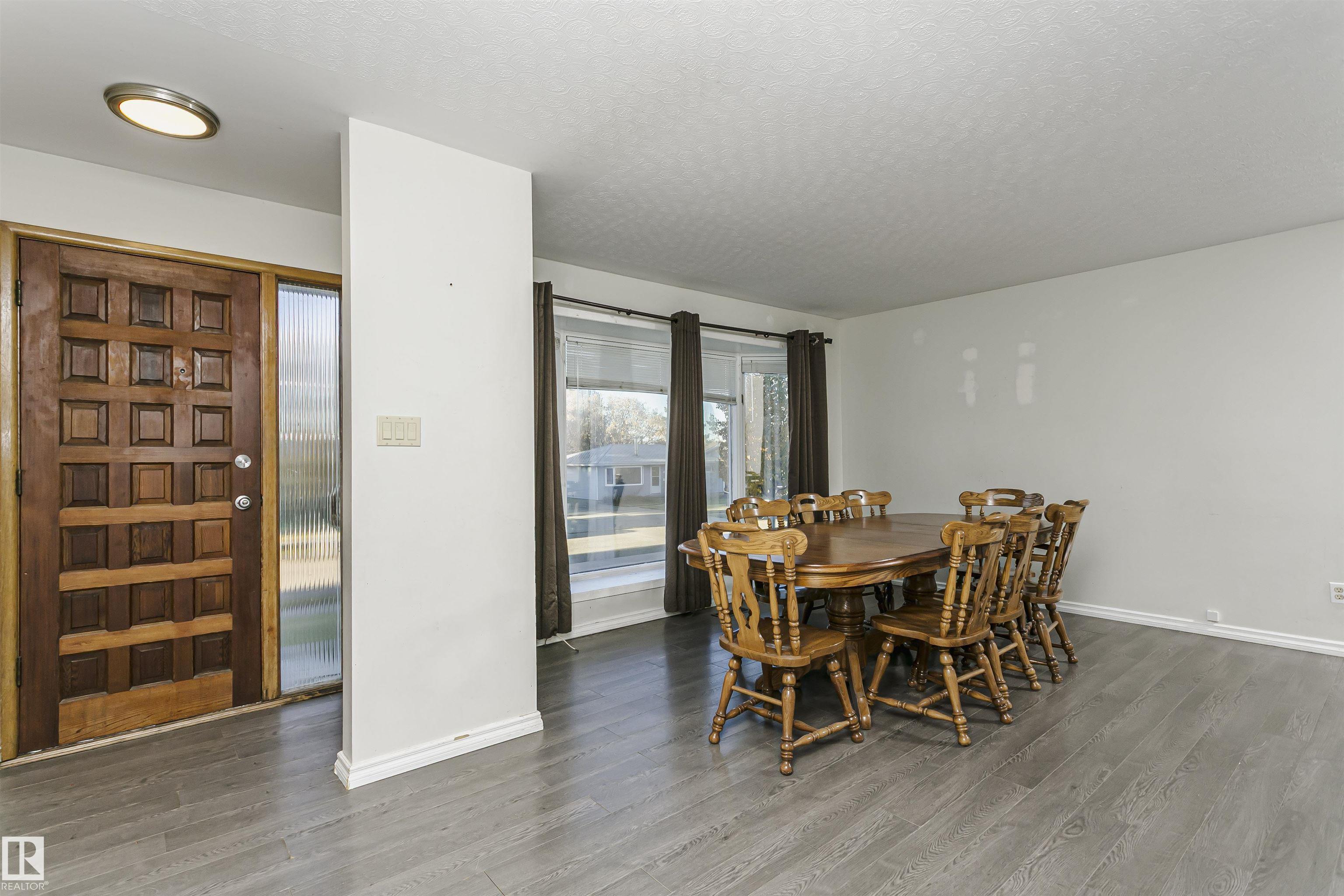 7 SHERIDAN DR
