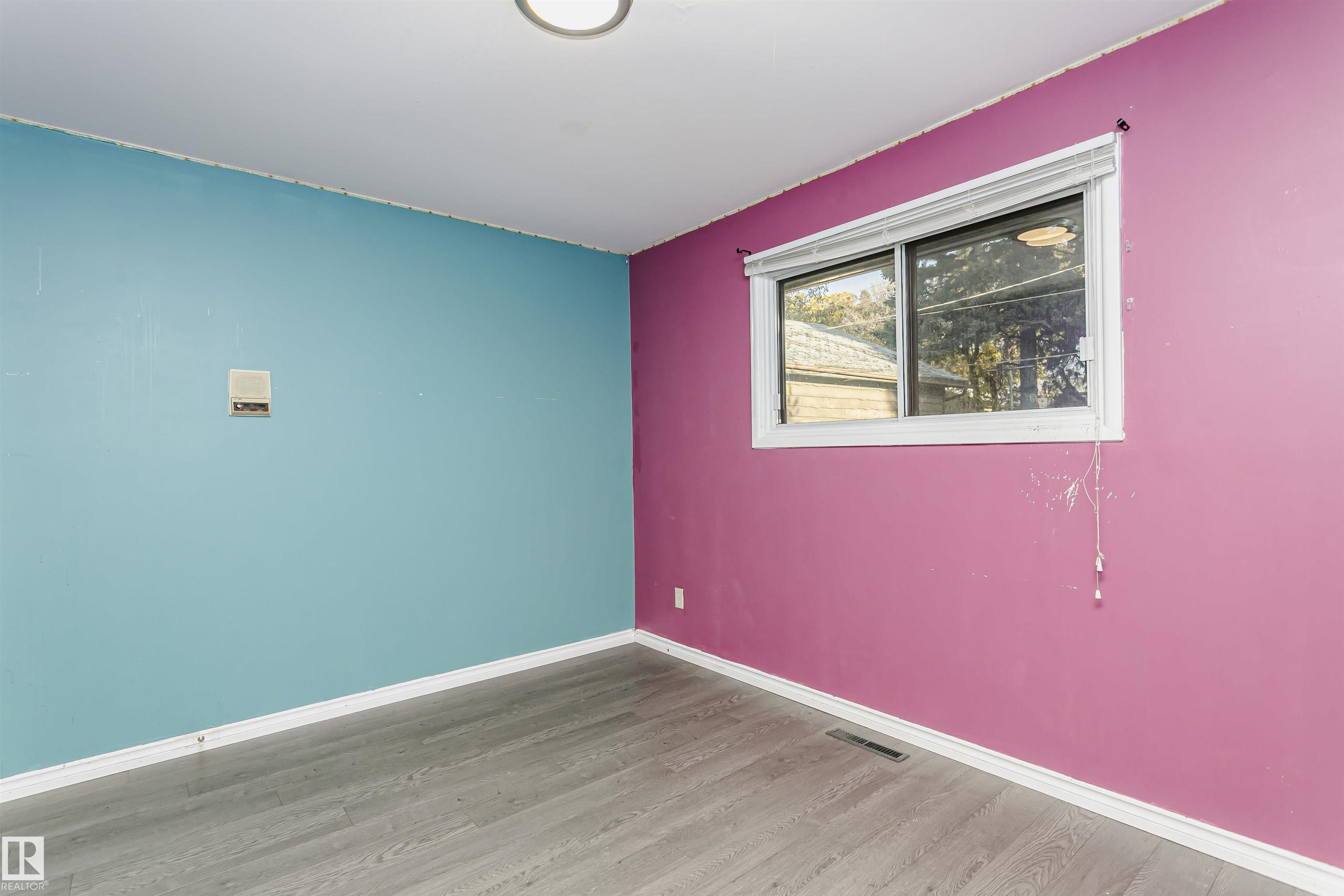 7 SHERIDAN DR