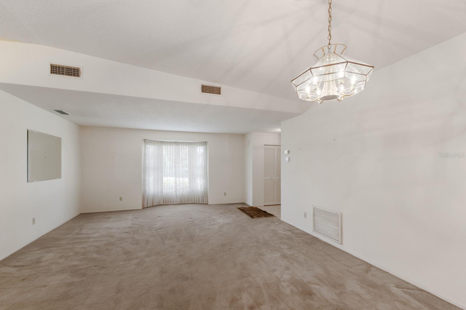 5712 GARDEN LAKES DR