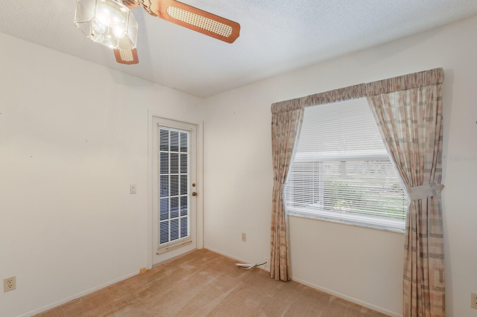 5712 GARDEN LAKES DR