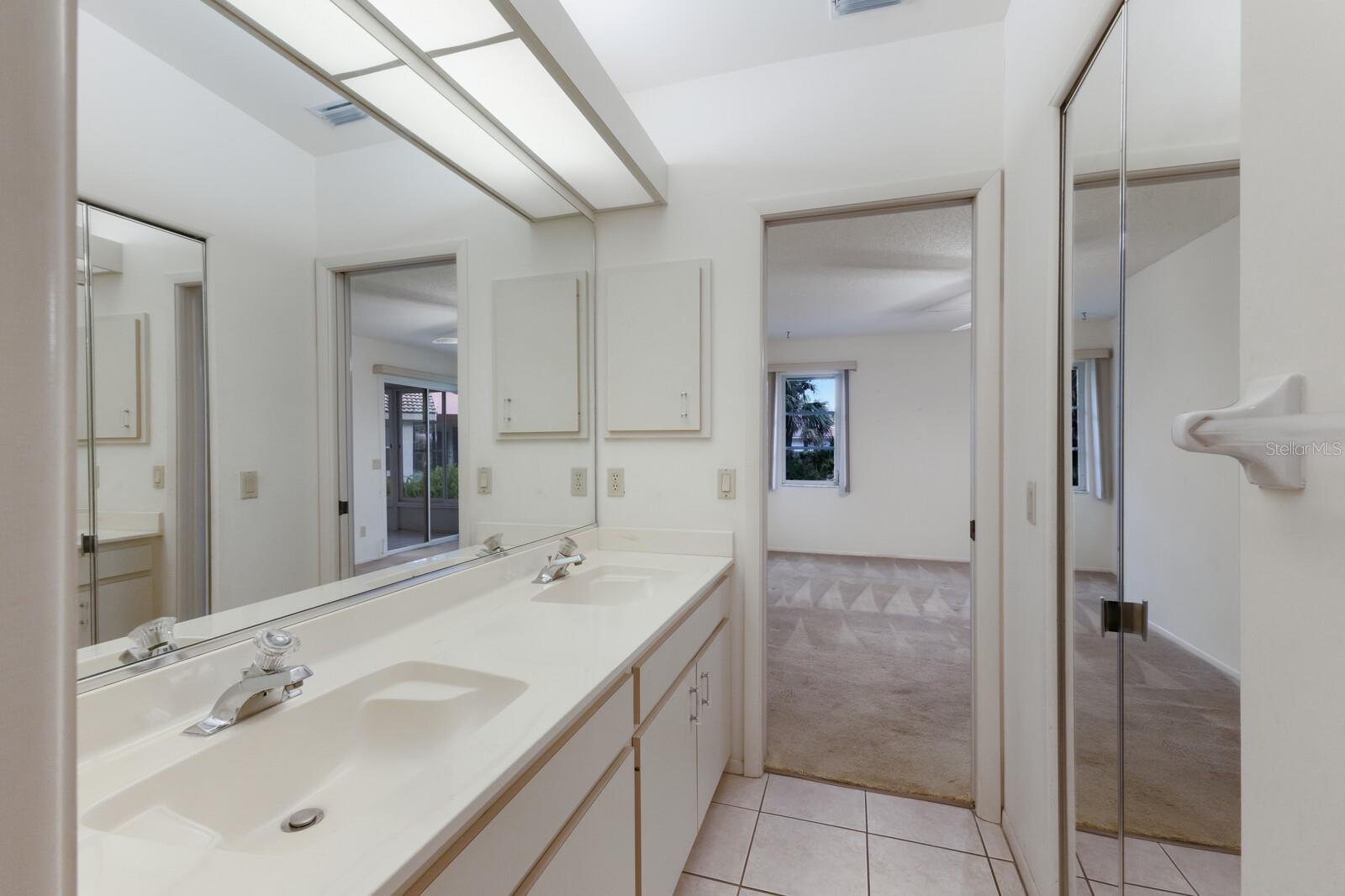 5712 GARDEN LAKES DR