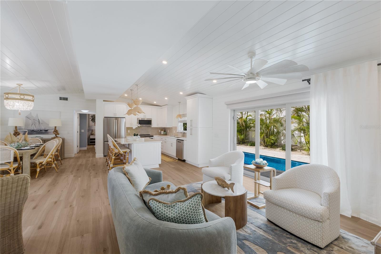 401 N SHORE DR