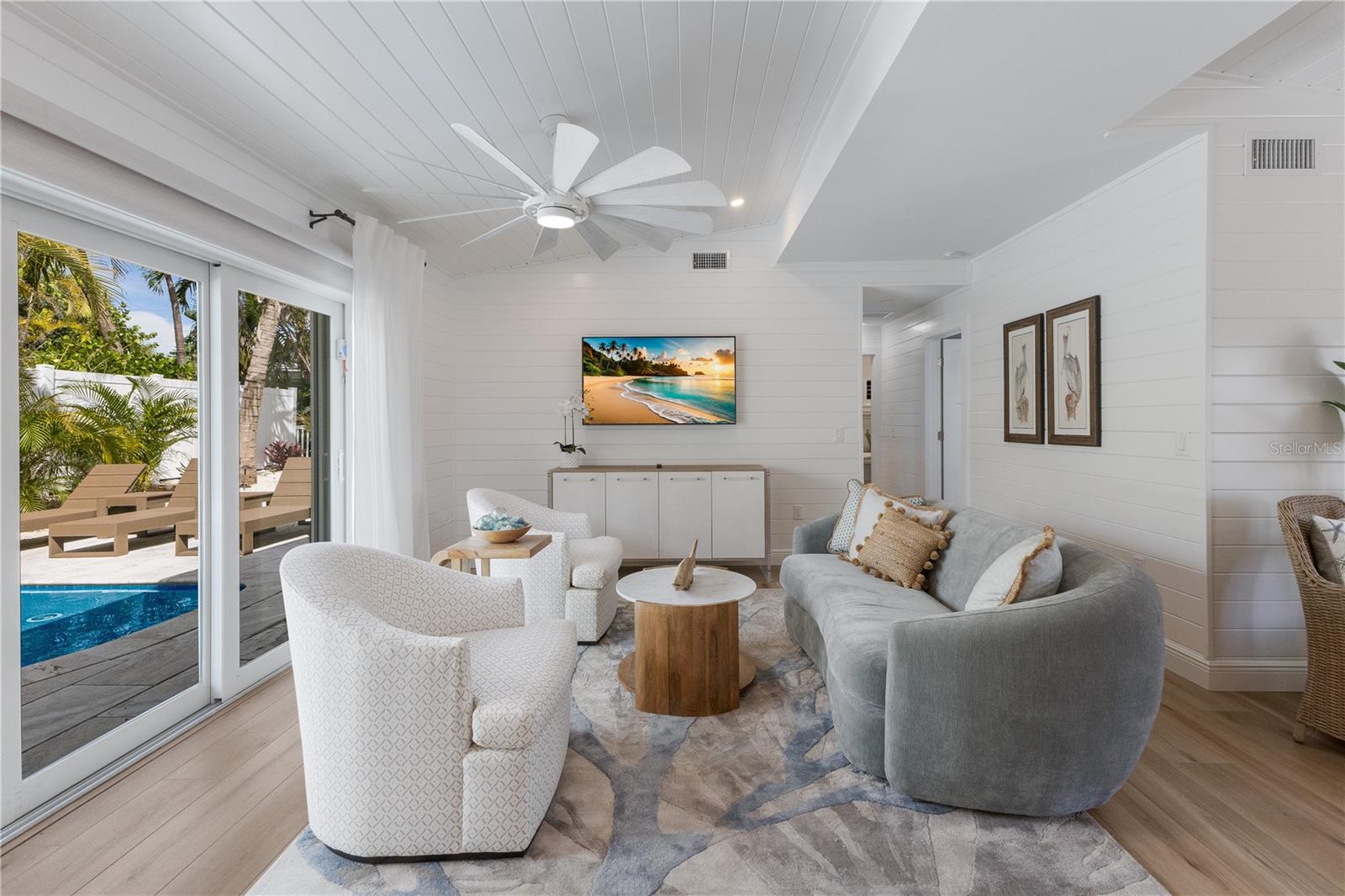 401 N SHORE DR