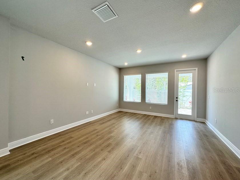 1403 COLUMBIA AVE