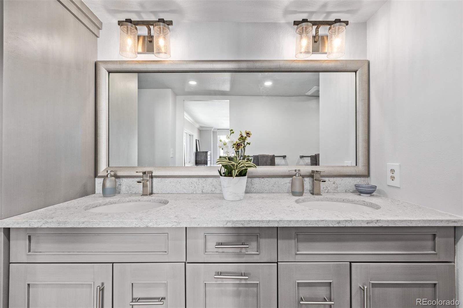 1551 Larimer Street Unit: 2704