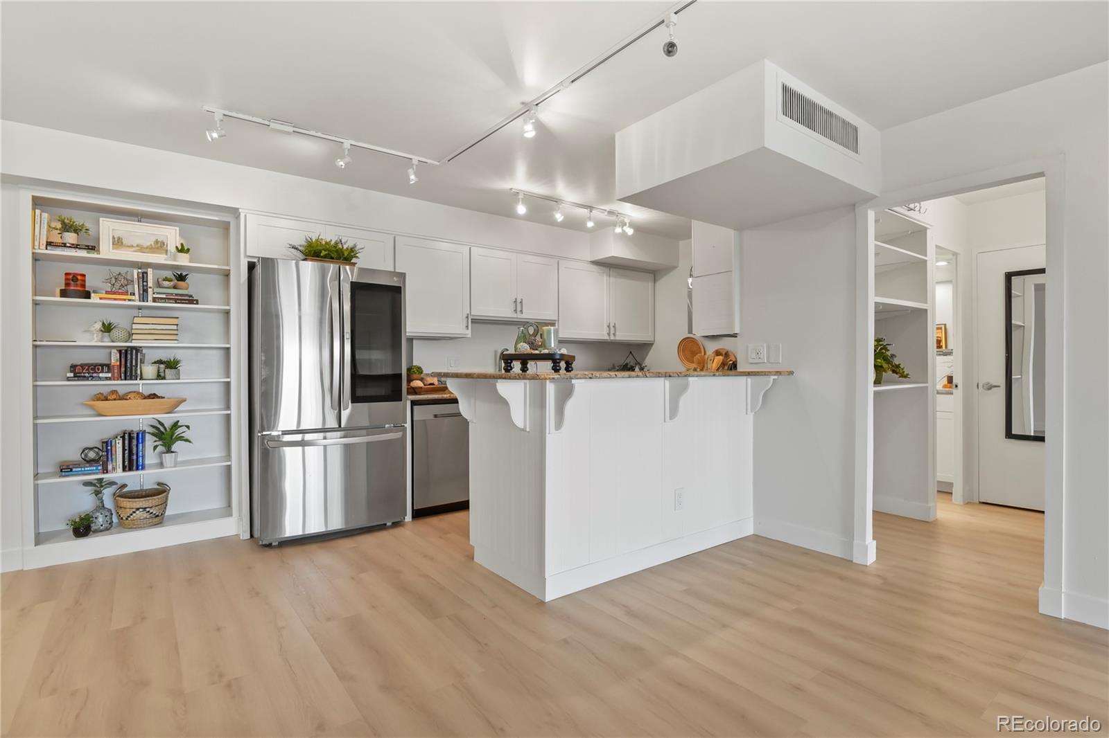 790 N Washington Street Unit: 1106