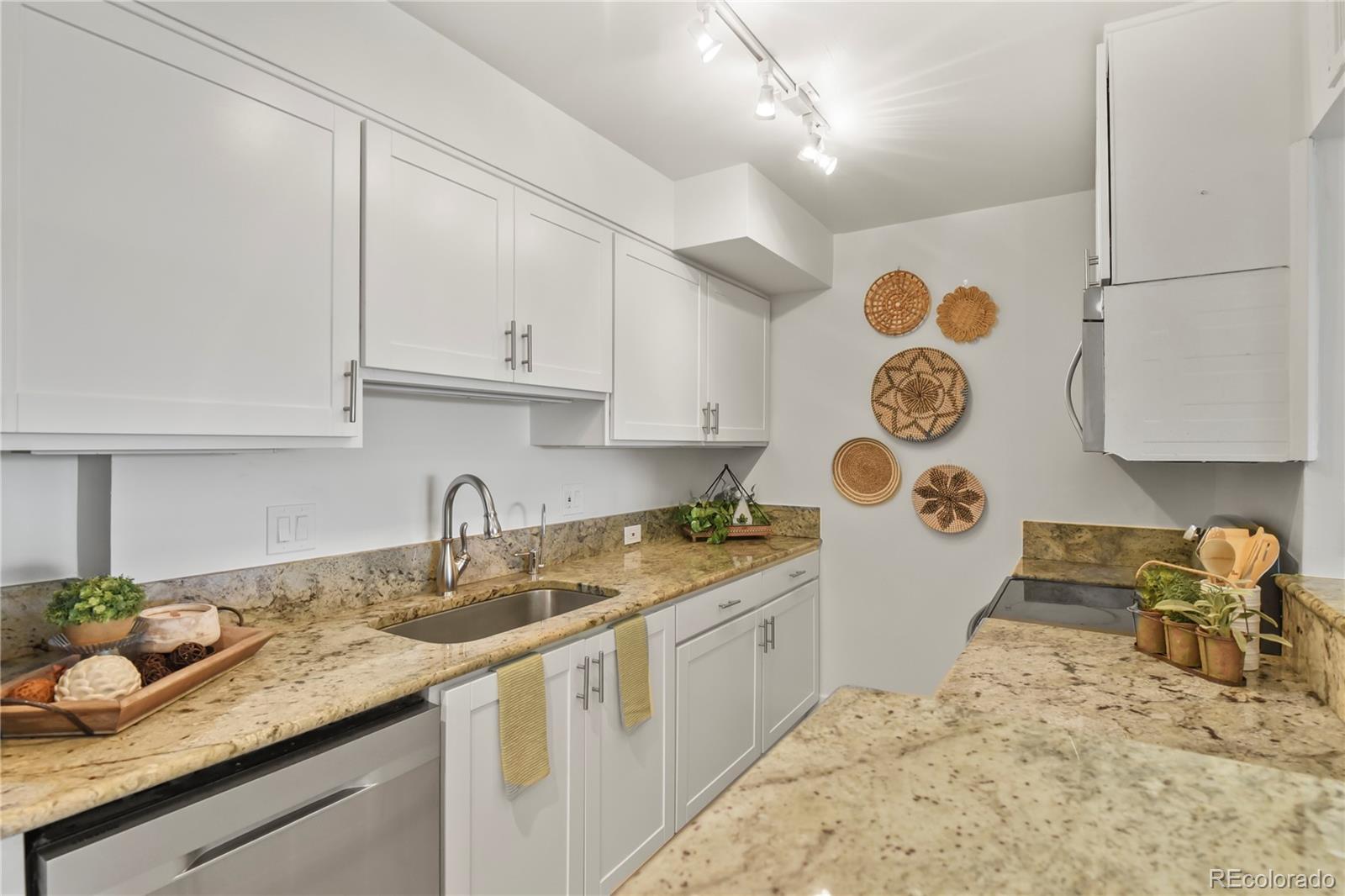 790 N Washington Street Unit: 1106