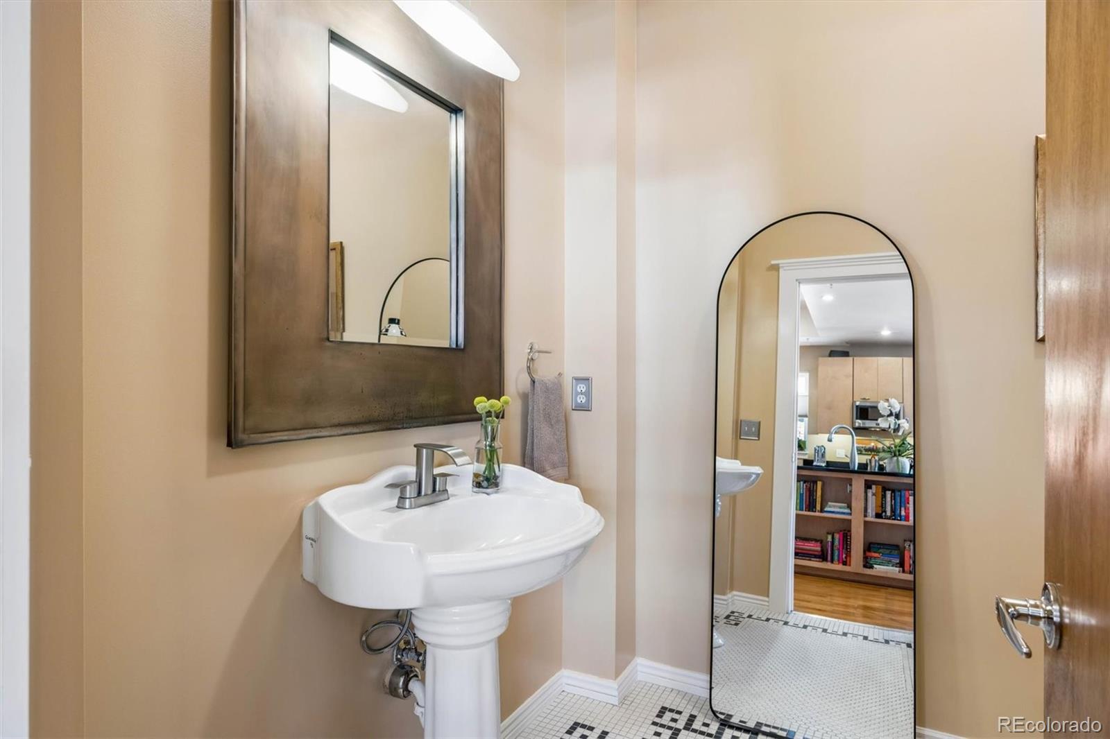 1352 N Pennsylvania Street Unit: 5