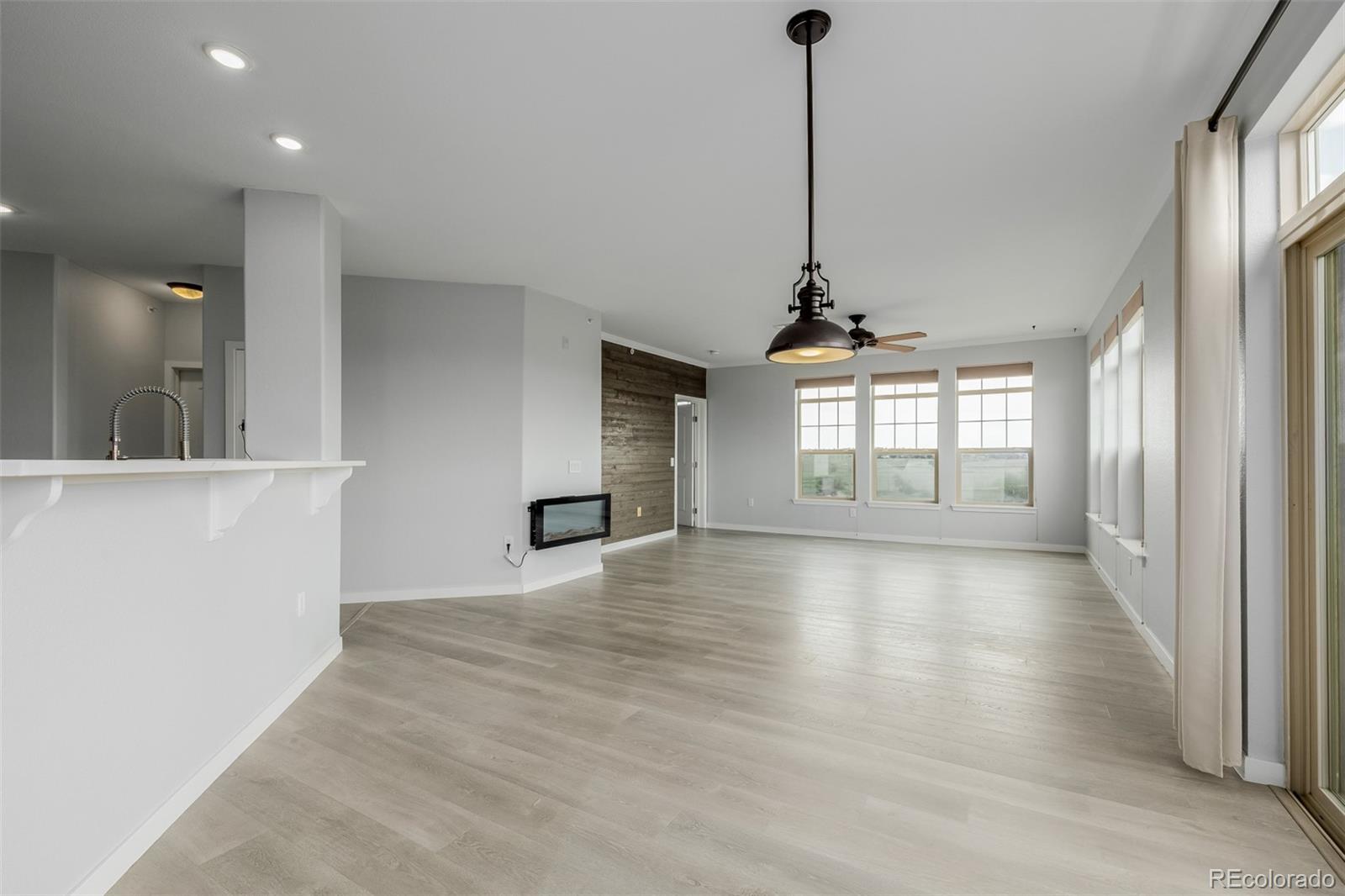 13456 Via Varra Unit: 401