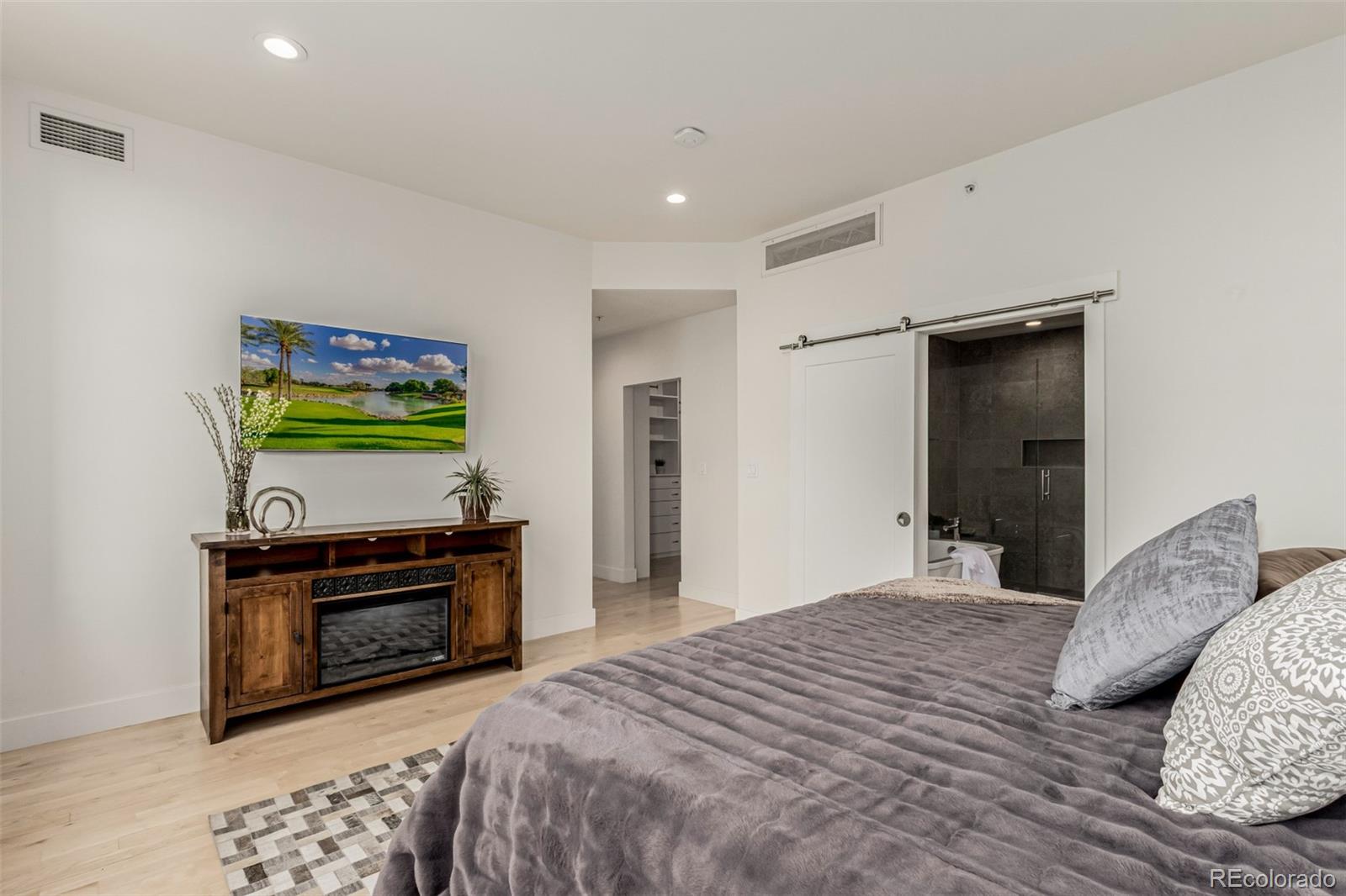 1401 Delgany Street Unit: 204