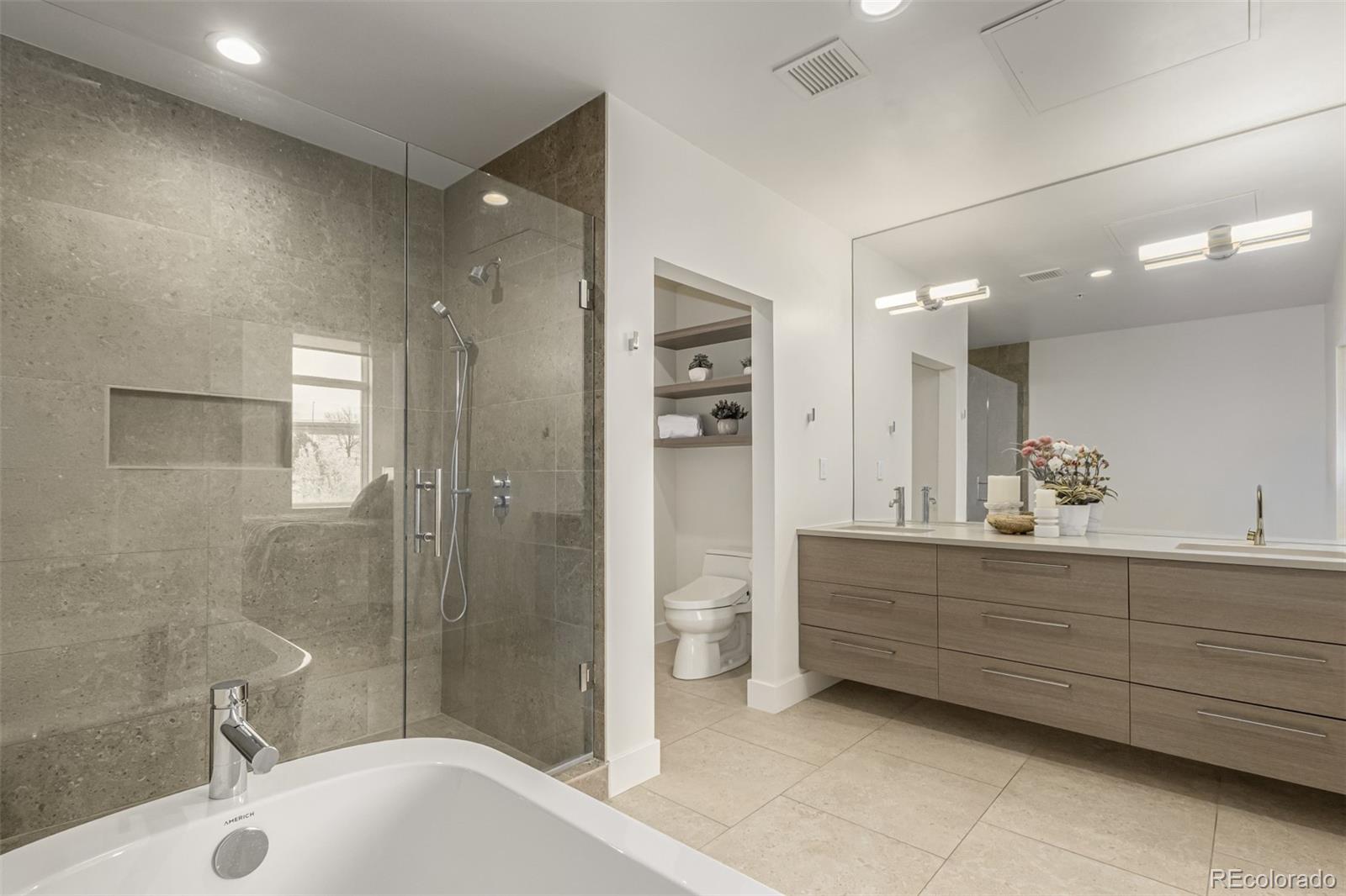 1401 Delgany Street Unit: 204