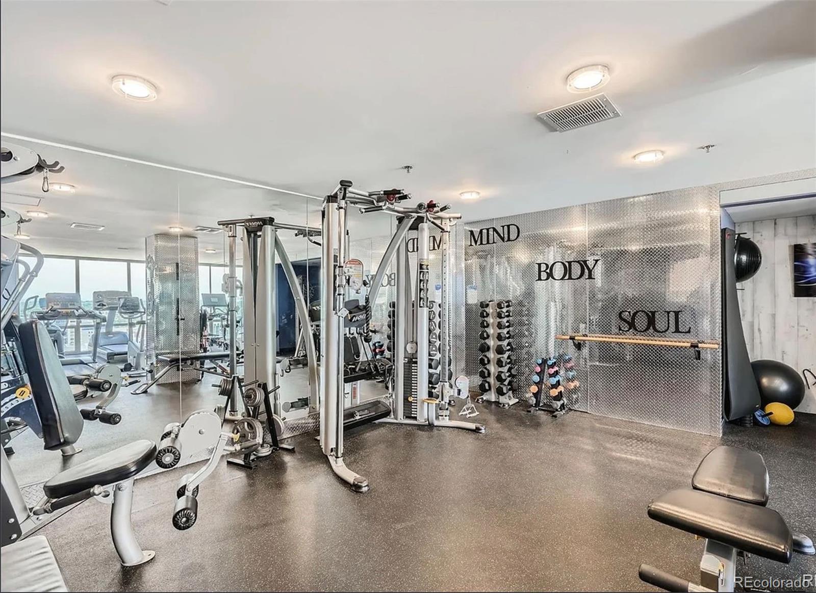 1625 Larimer Street Unit: 2707