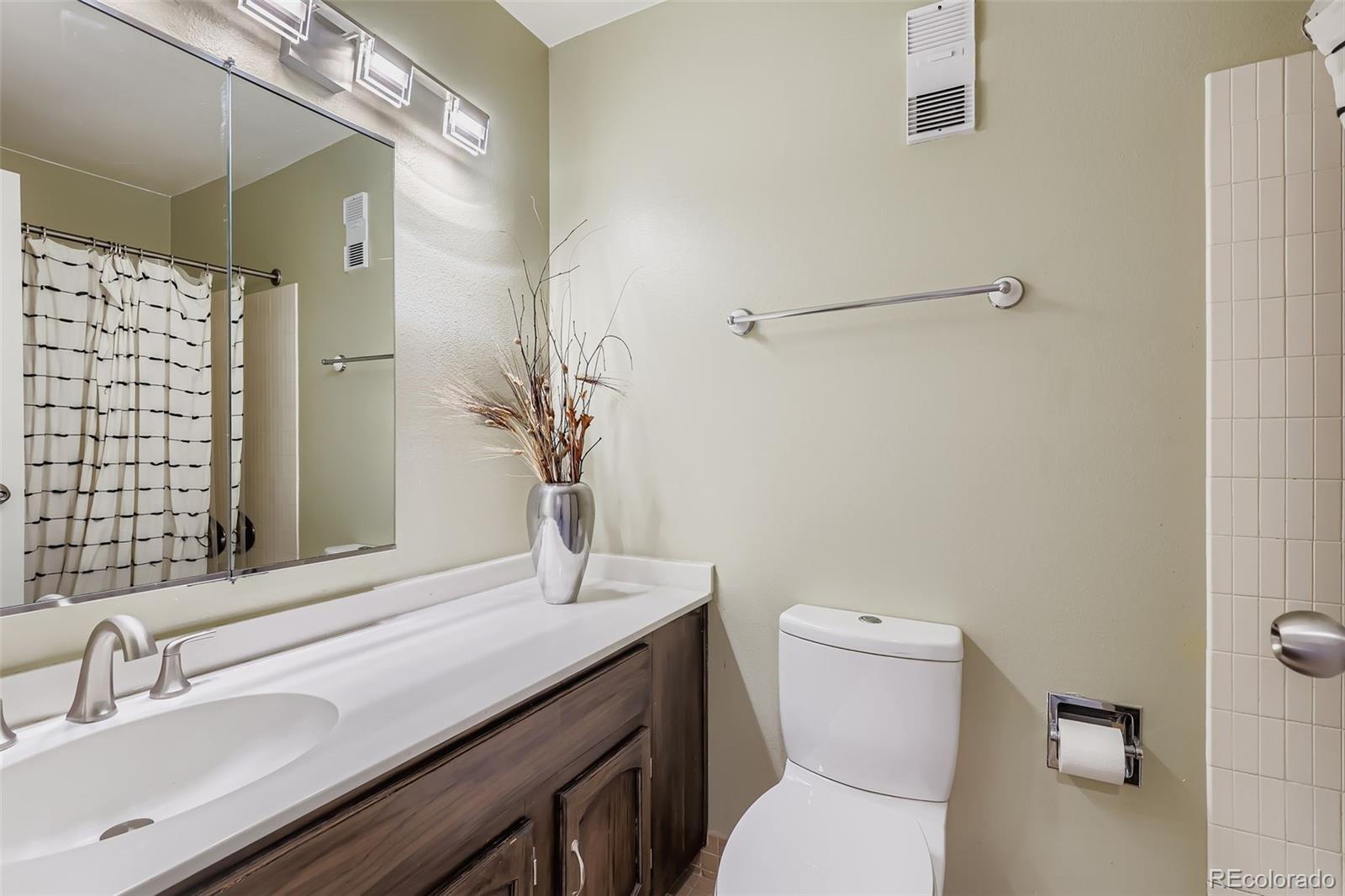 1625 Larimer Street Unit: 2707