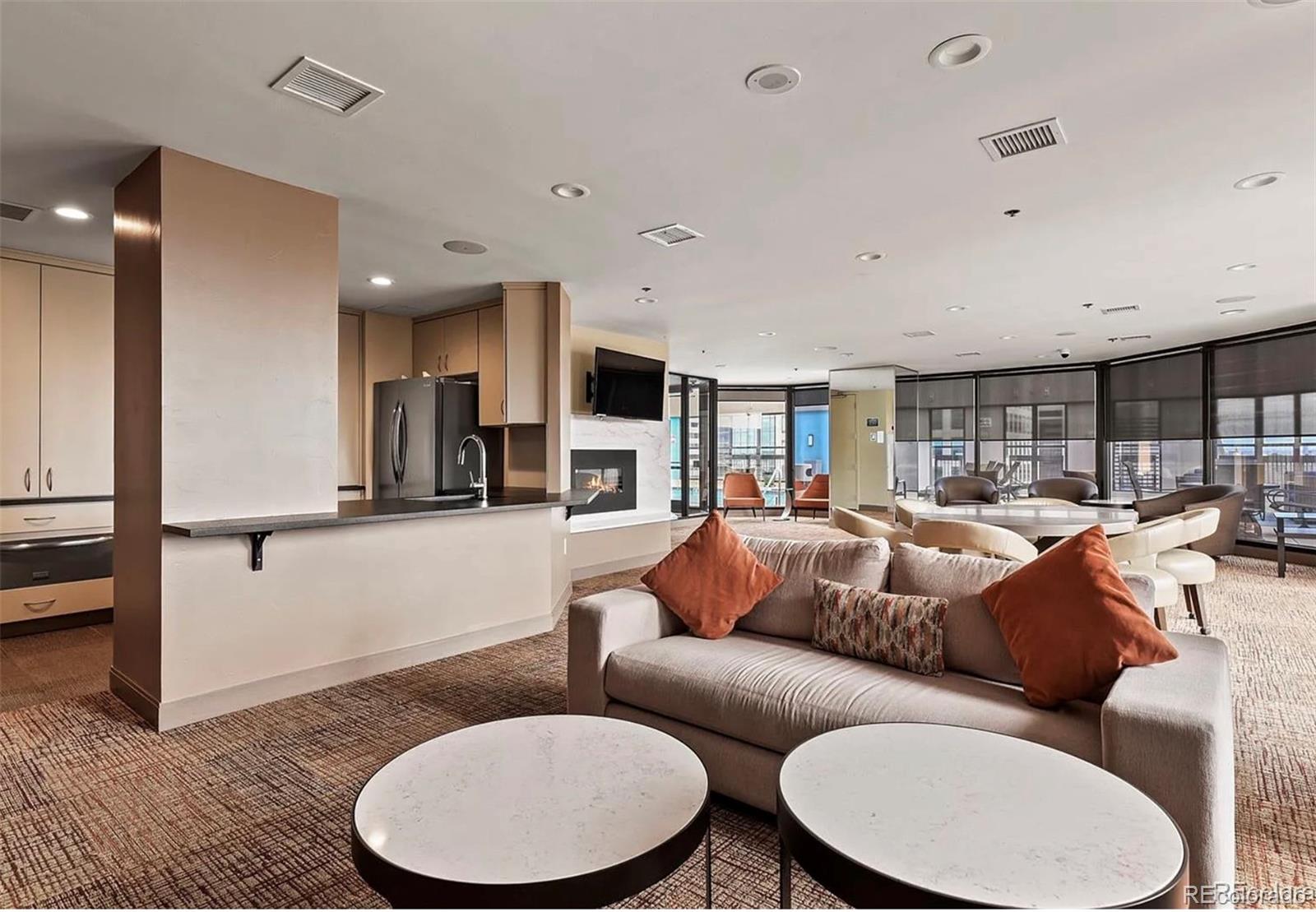 1625 Larimer Street Unit: 2707