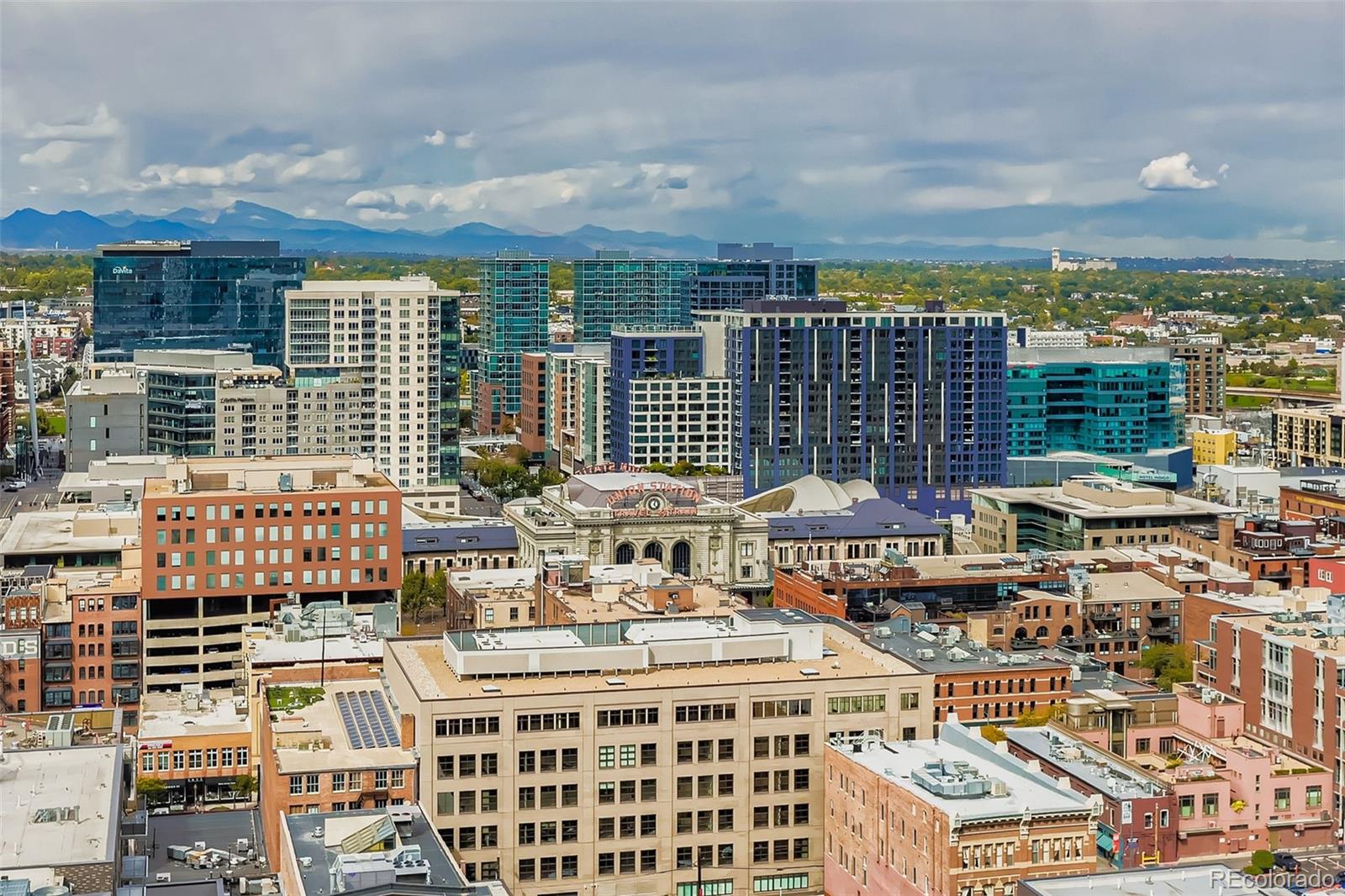 1625 Larimer Street Unit: 2707