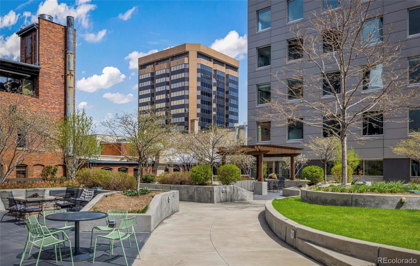 1625 Larimer Street Unit: 2707