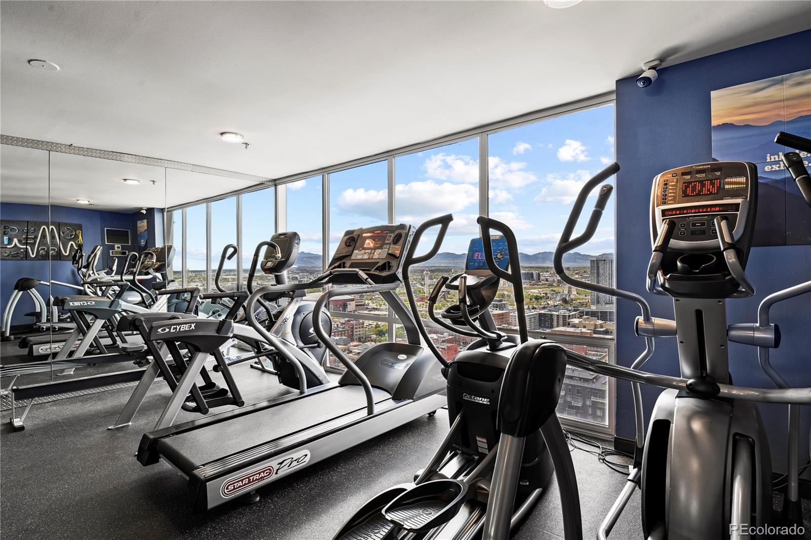 1625 Larimer Street Unit: 2707