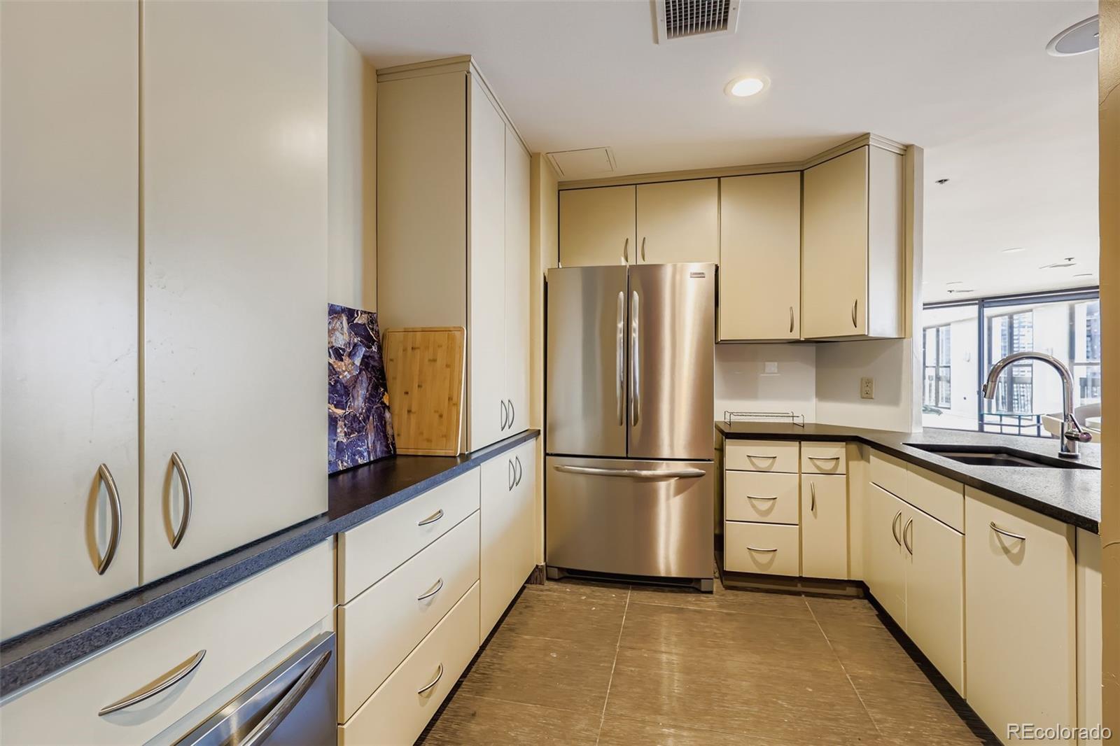 1625 Larimer Street Unit: 2707