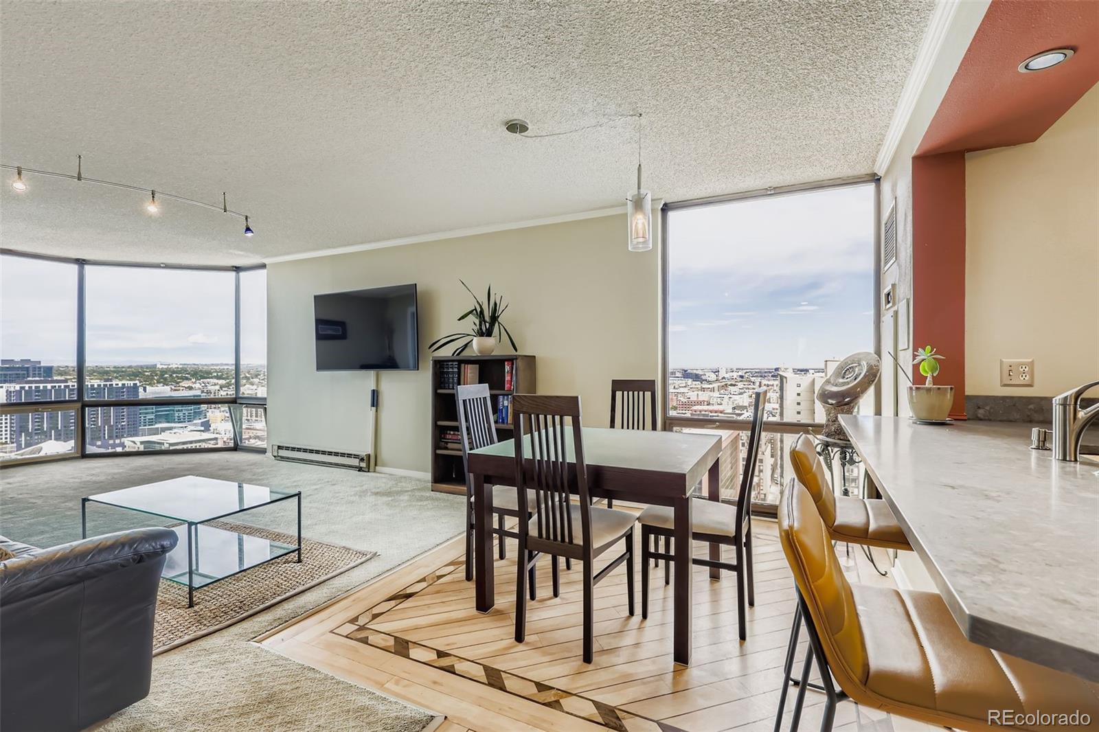 1625 Larimer Street Unit: 2707