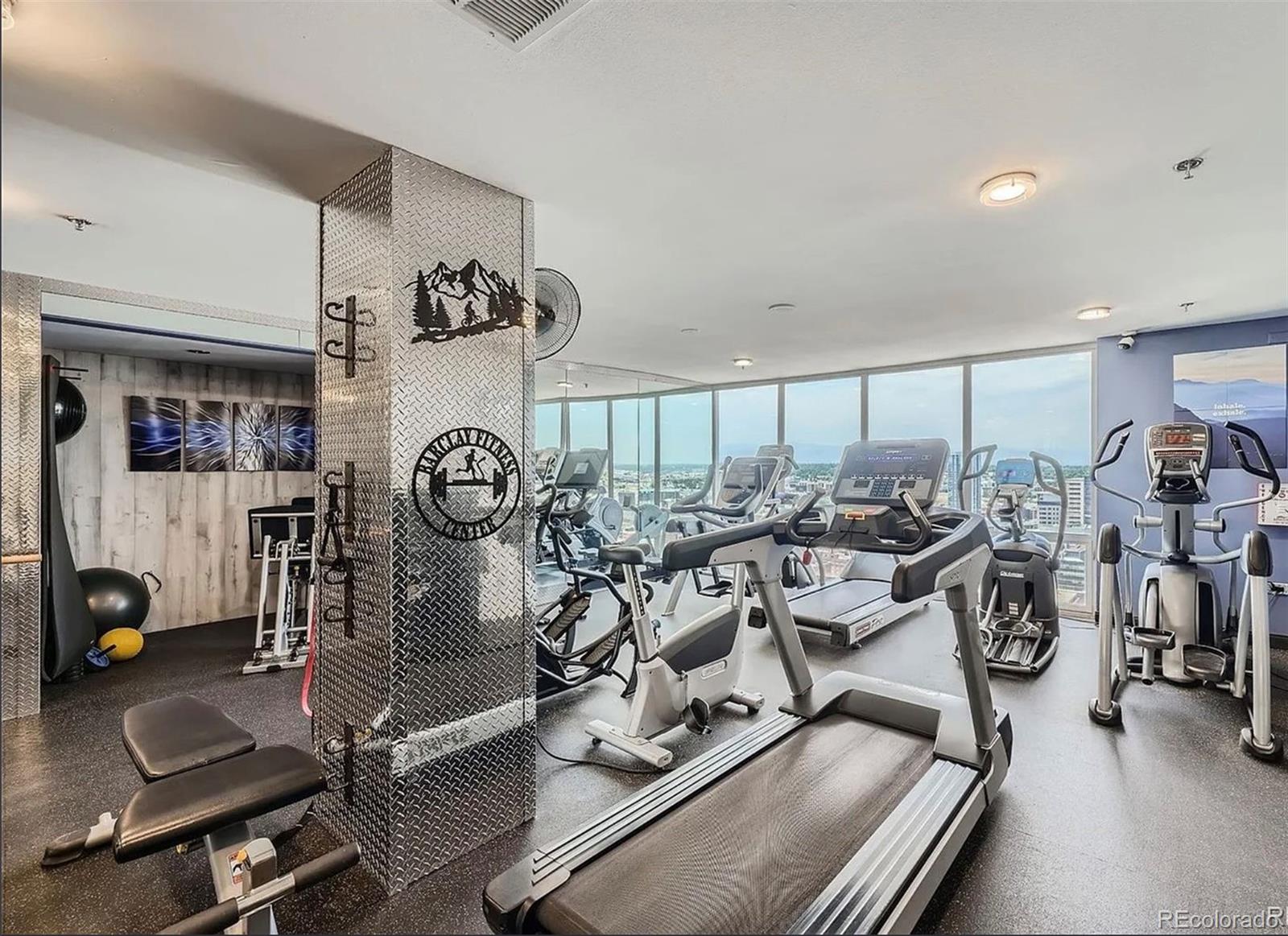 1625 Larimer Street Unit: 2707