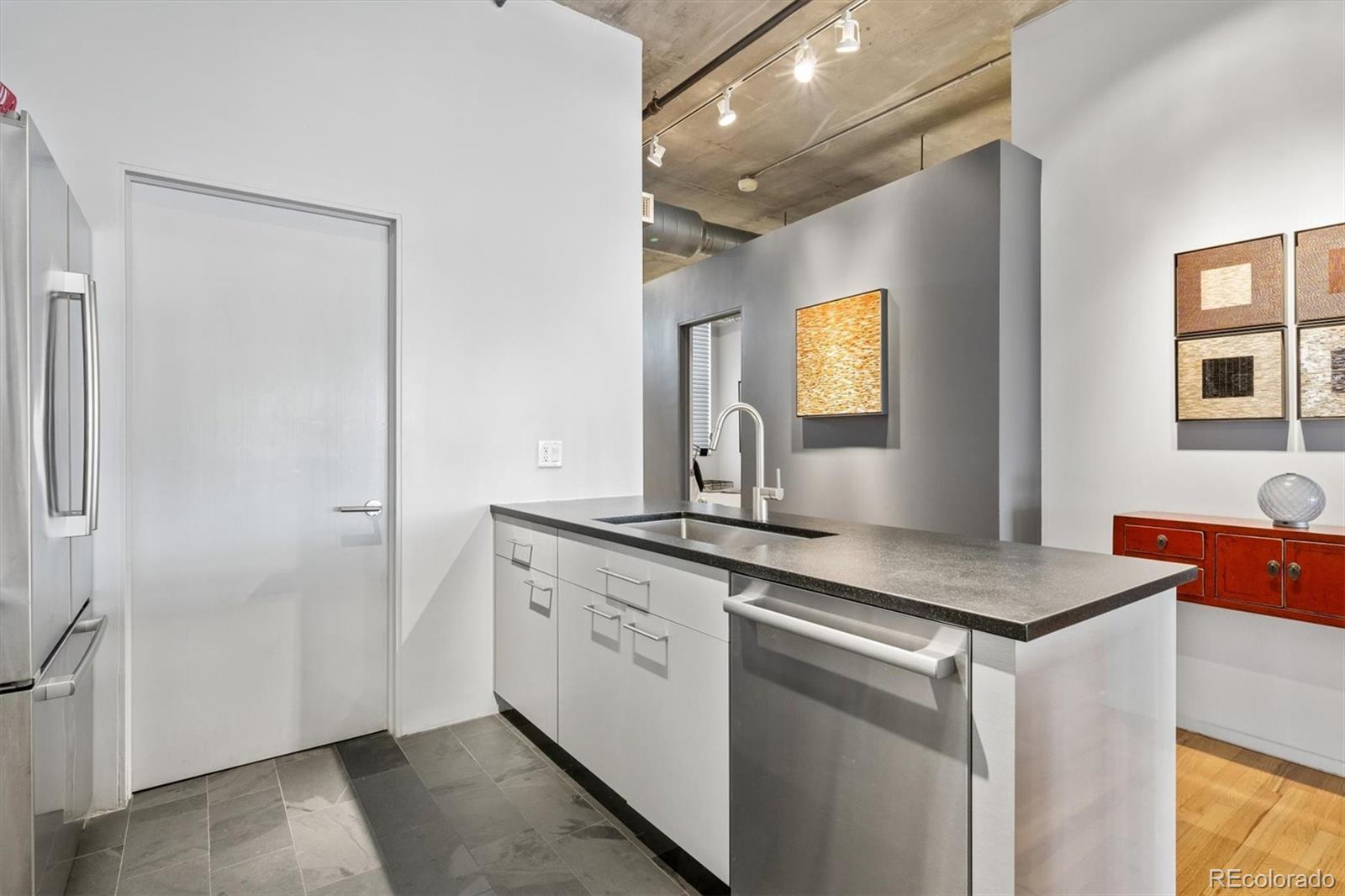 290 W 12th Avenue Unit: 305